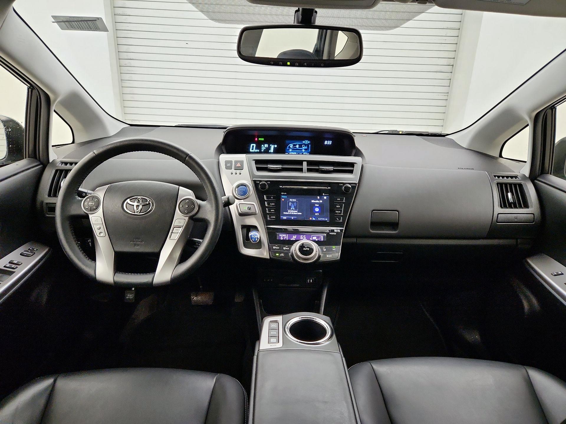 Thumbnail: 2016 Toyota Prius v - 9