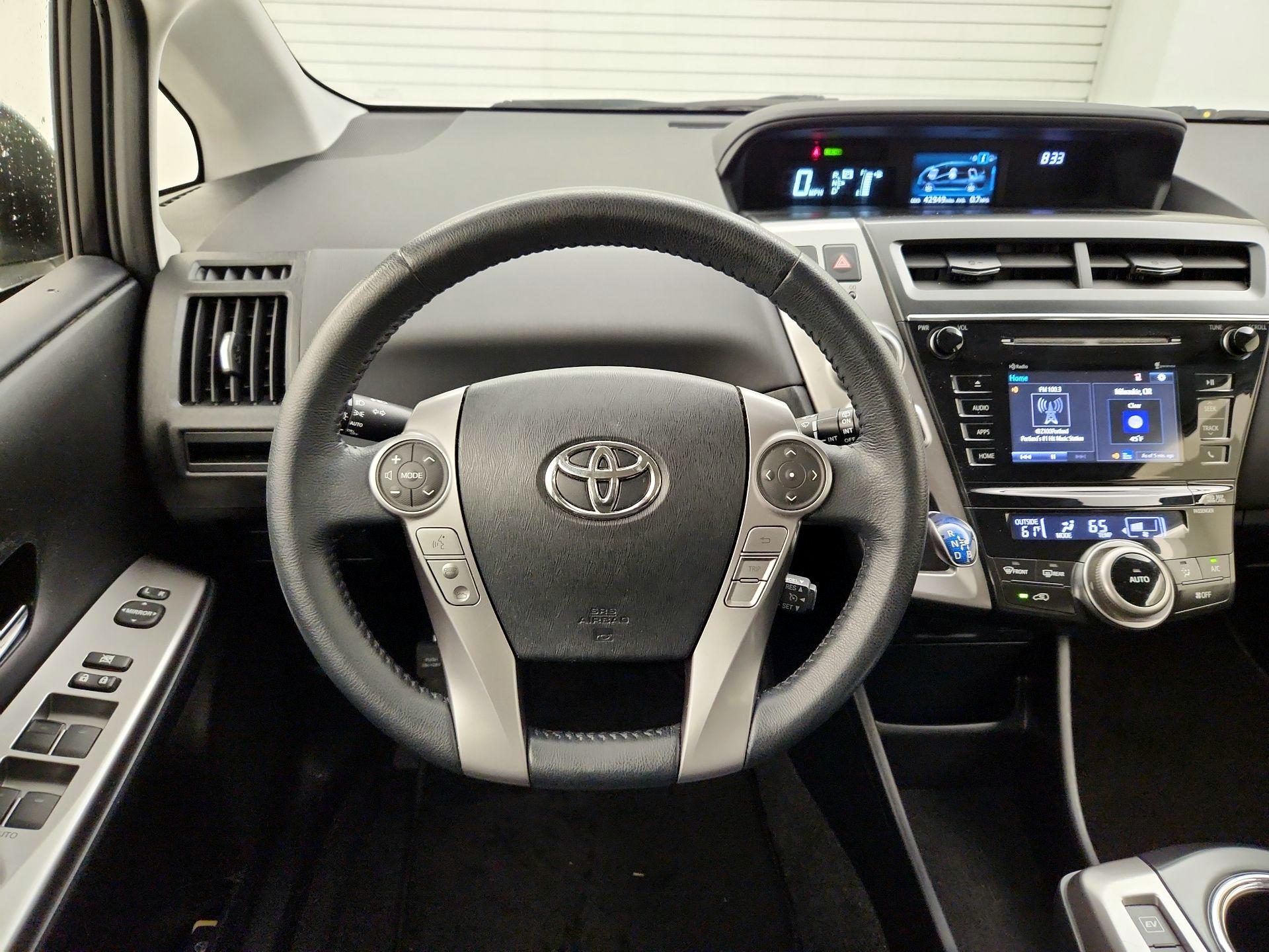 Thumbnail: 2016 Toyota Prius v - 10