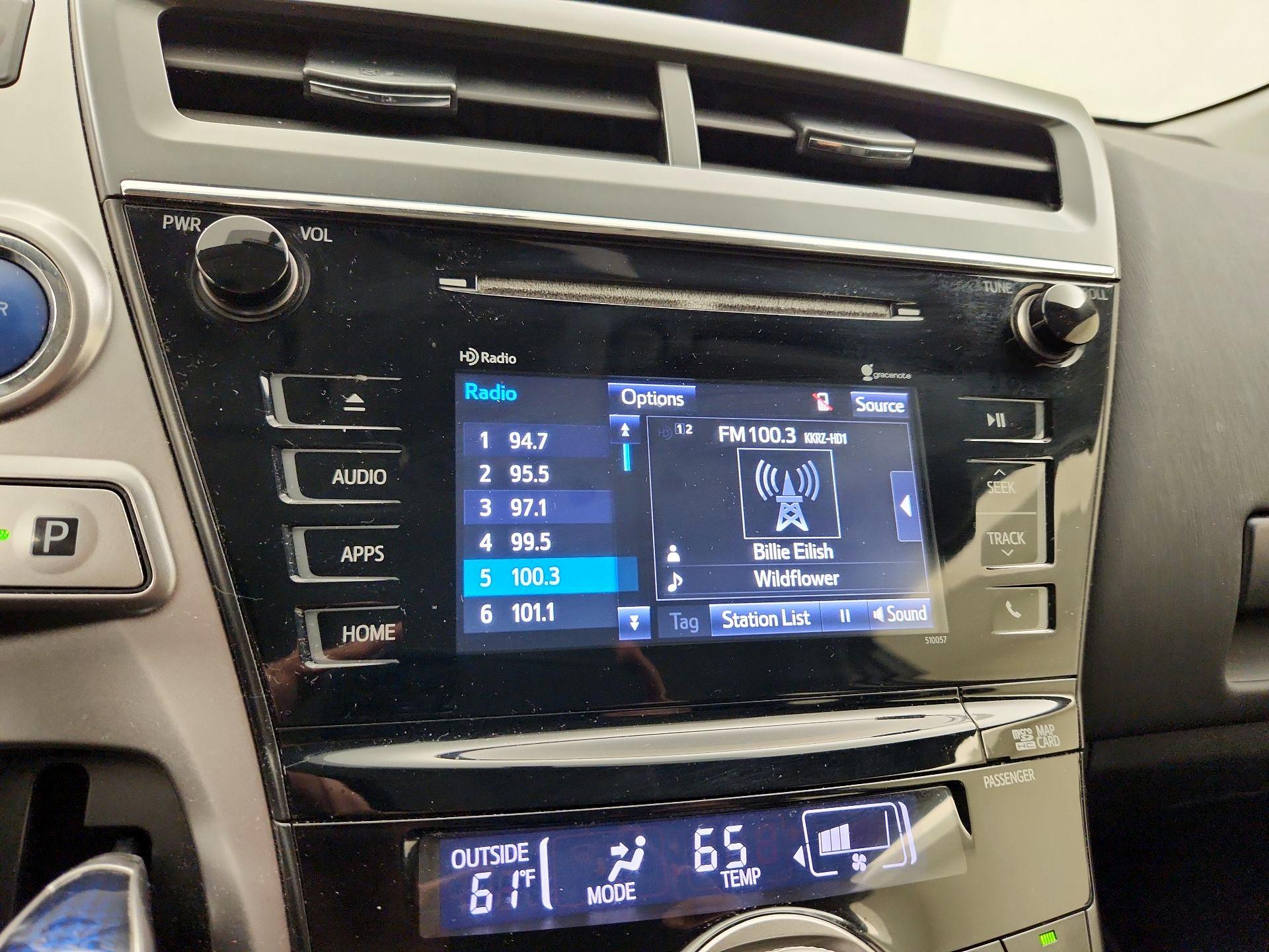 Thumbnail: 2016 Toyota Prius v - 15