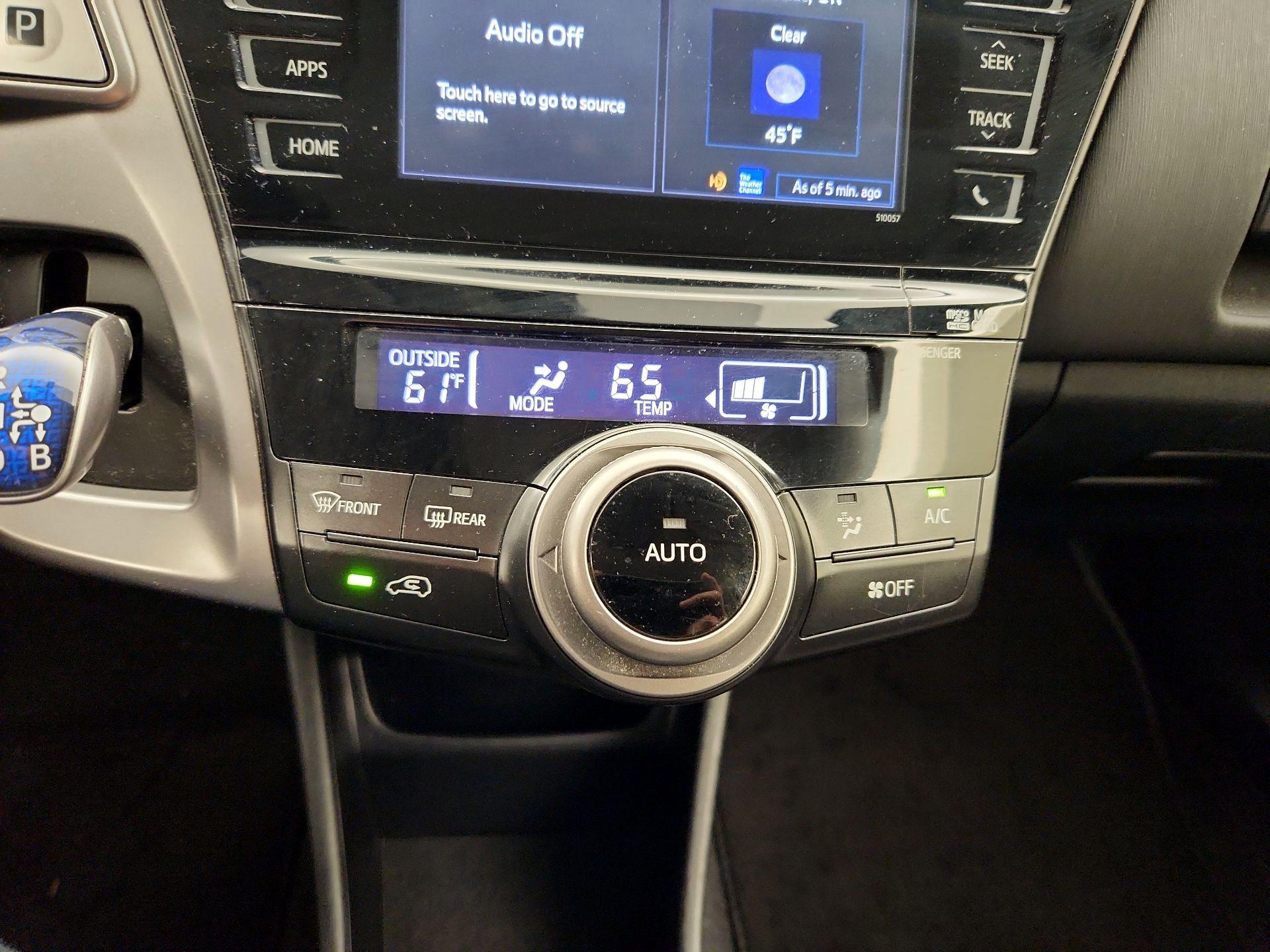 Thumbnail: 2016 Toyota Prius v - 16