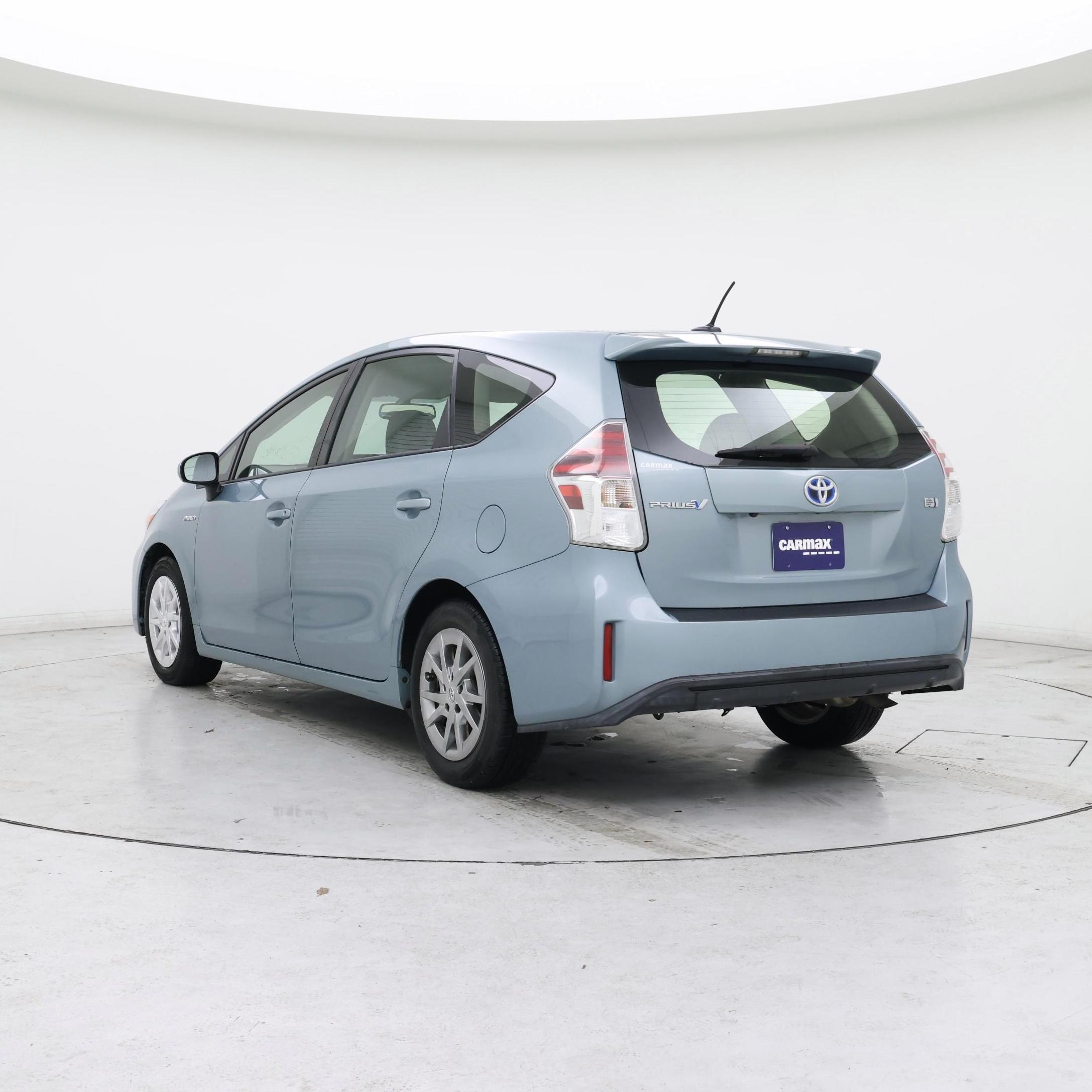 Thumbnail: 2016 Toyota Prius v - 2