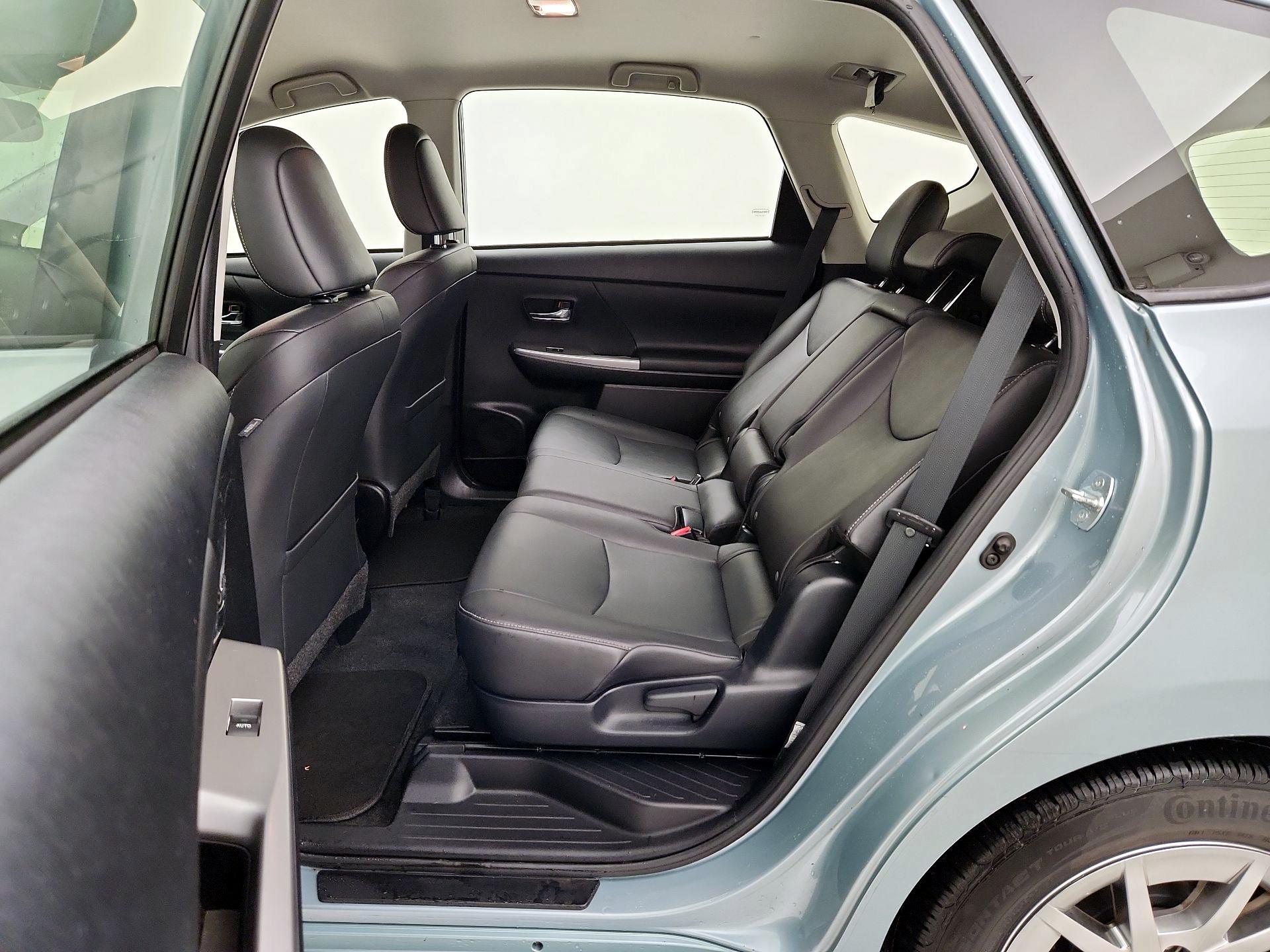 Thumbnail: 2016 Toyota Prius v - 19