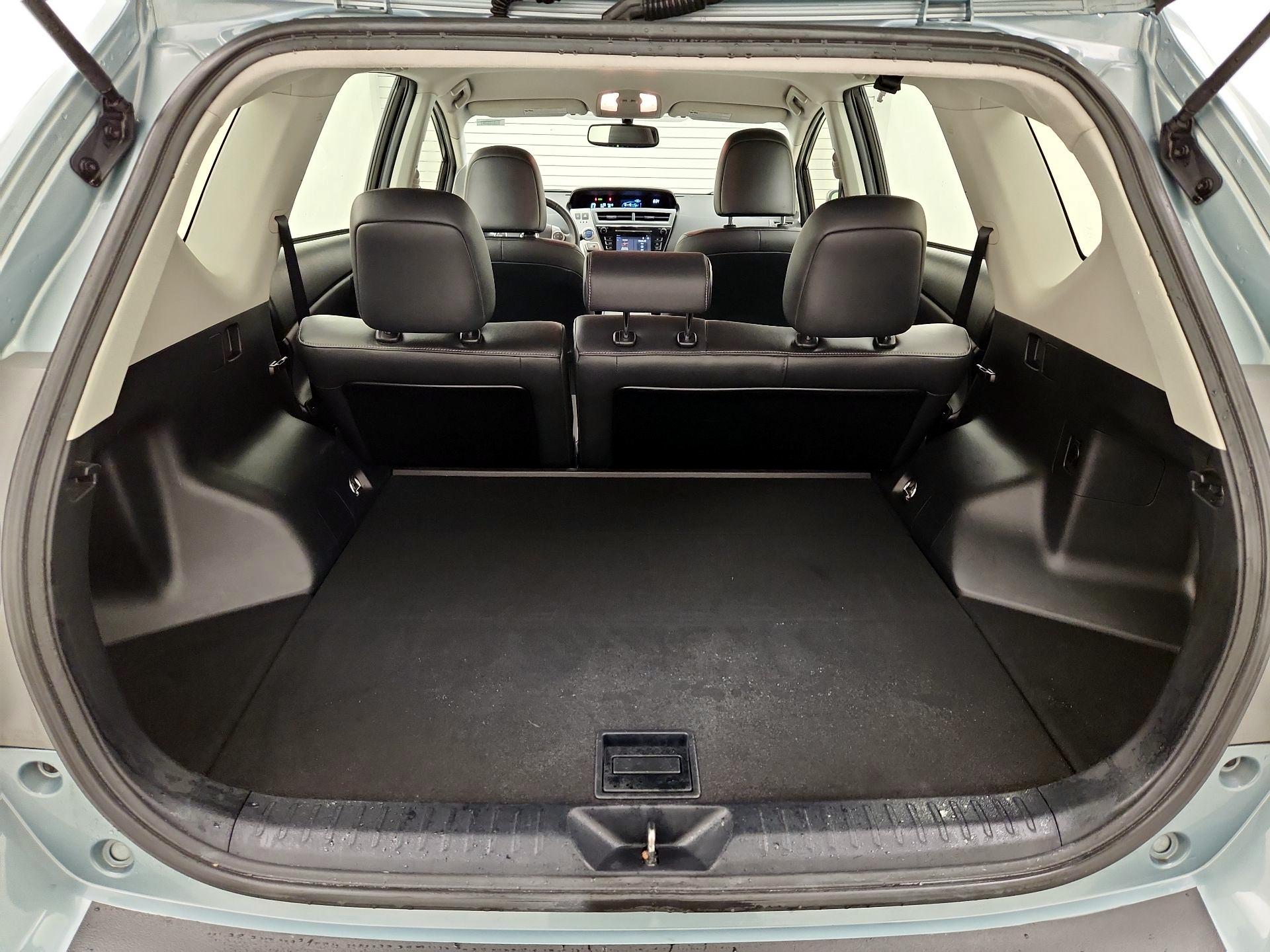 Thumbnail: 2016 Toyota Prius v - 20