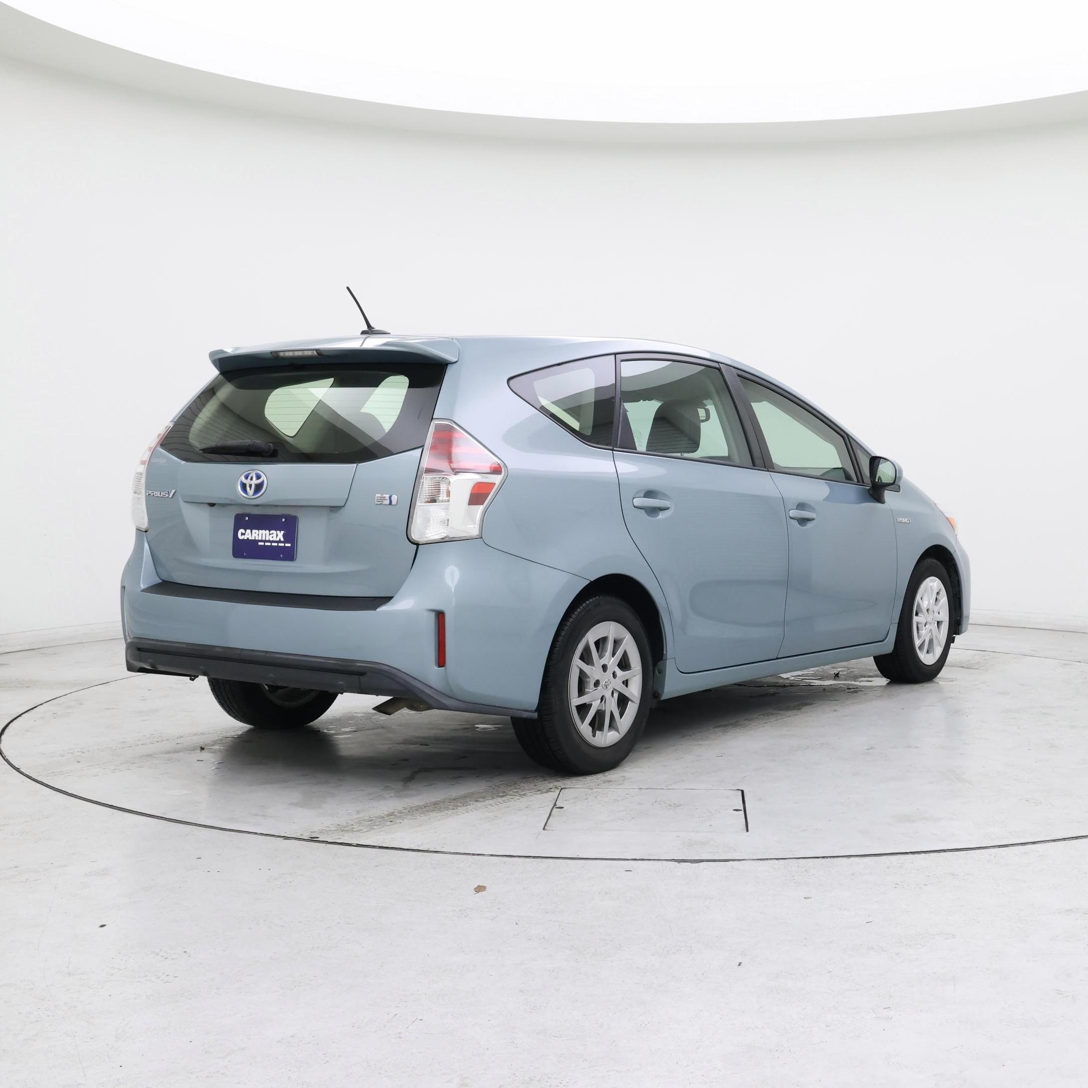 Thumbnail: 2016 Toyota Prius v - 8
