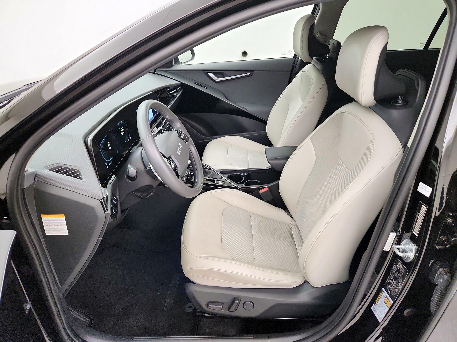 Thumbnail: 2023 Kia Niro - 11