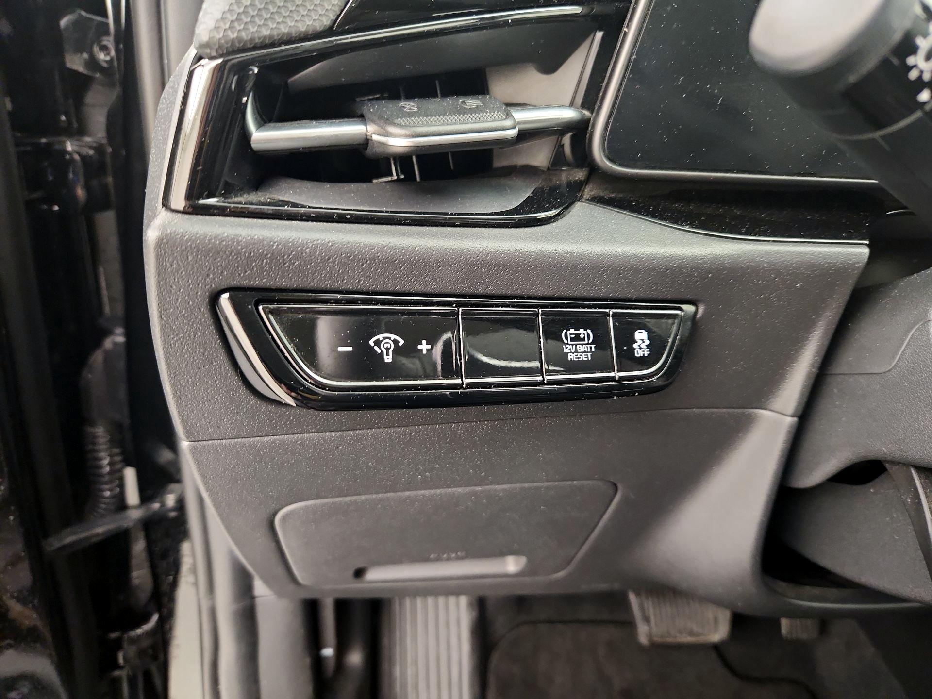 Thumbnail: 2023 Kia Niro - 13