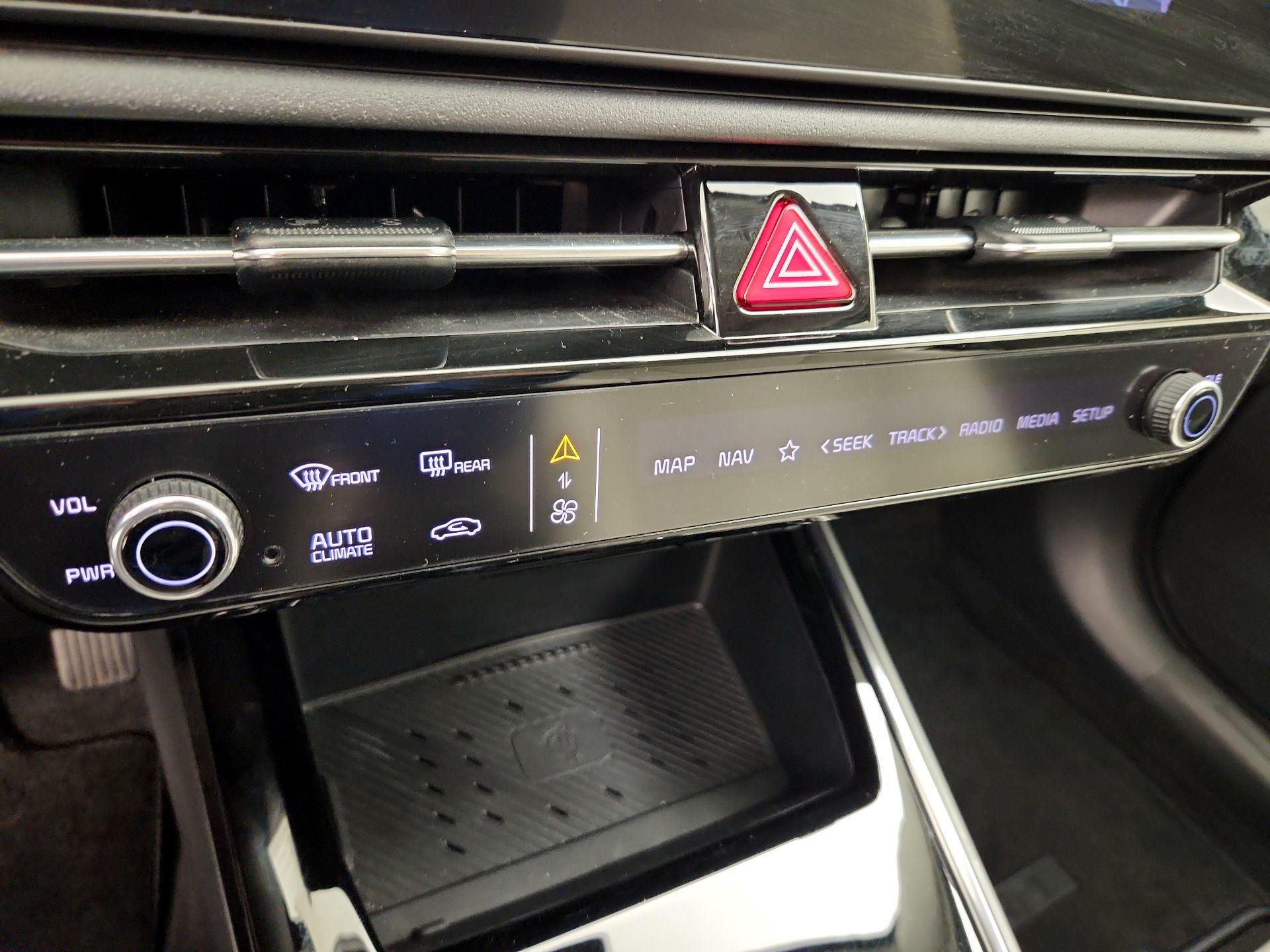 Thumbnail: 2023 Kia Niro - 17