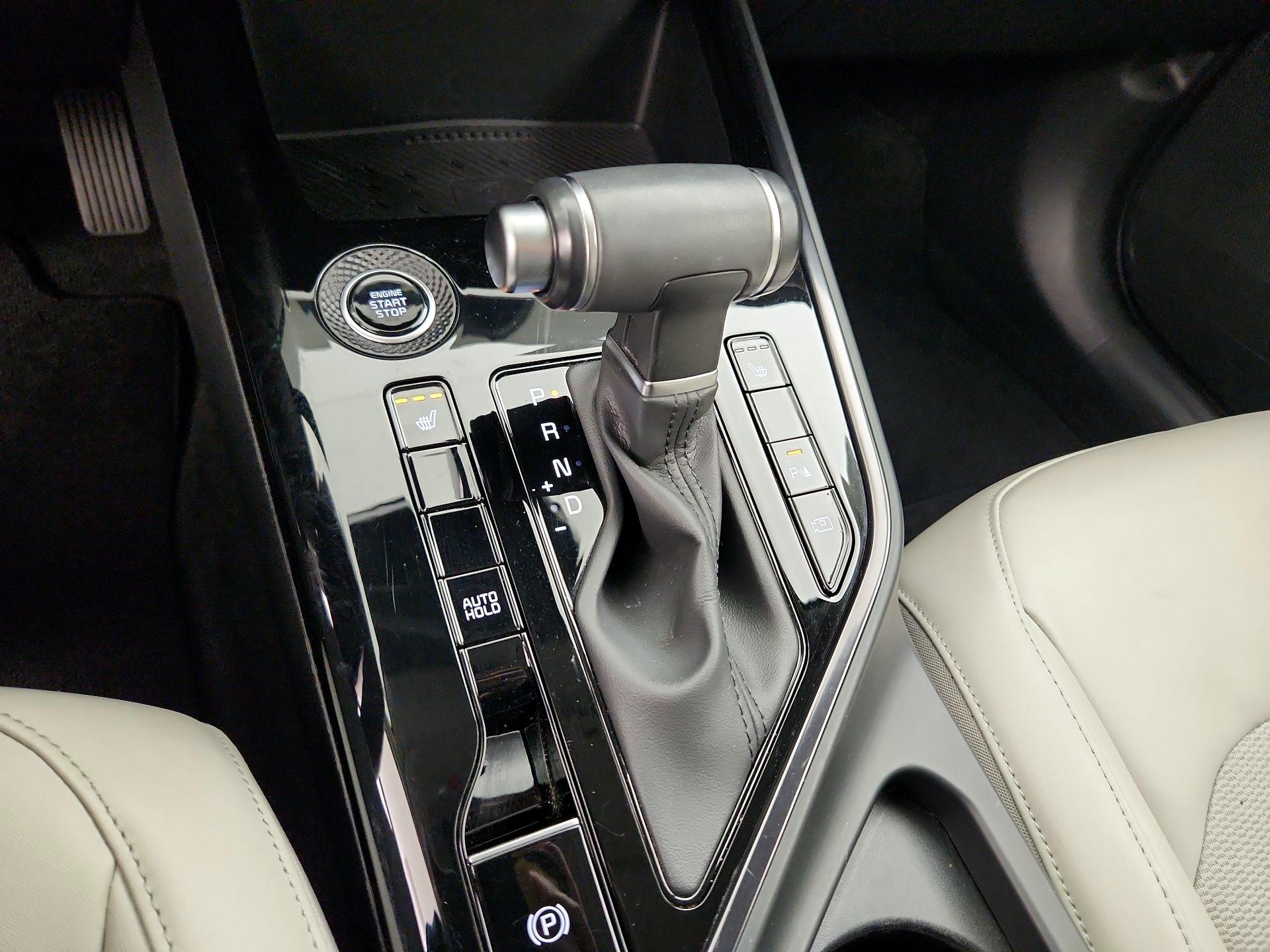 Thumbnail: 2023 Kia Niro - 18