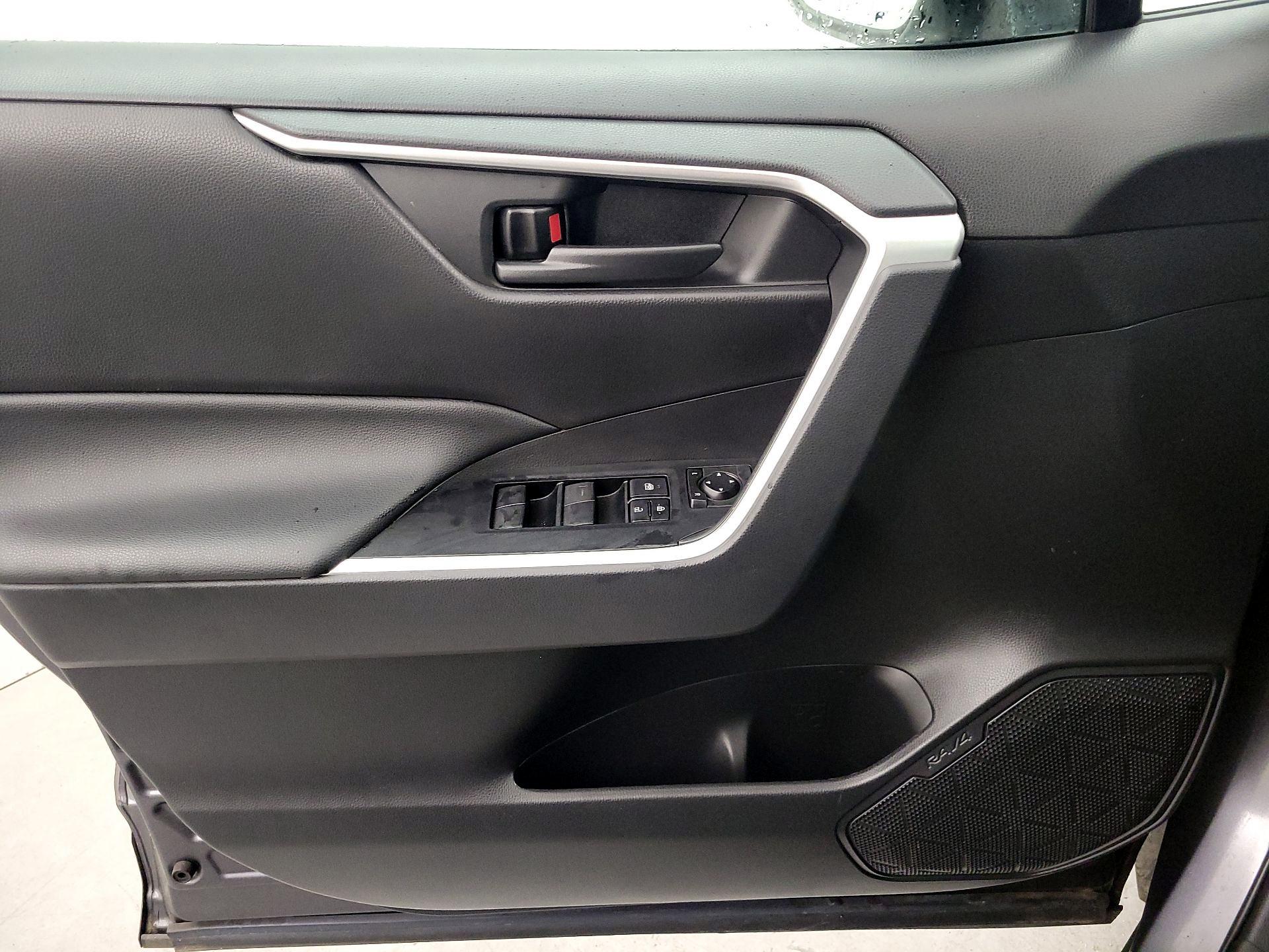 Thumbnail: 2021 Toyota RAV4 - 12