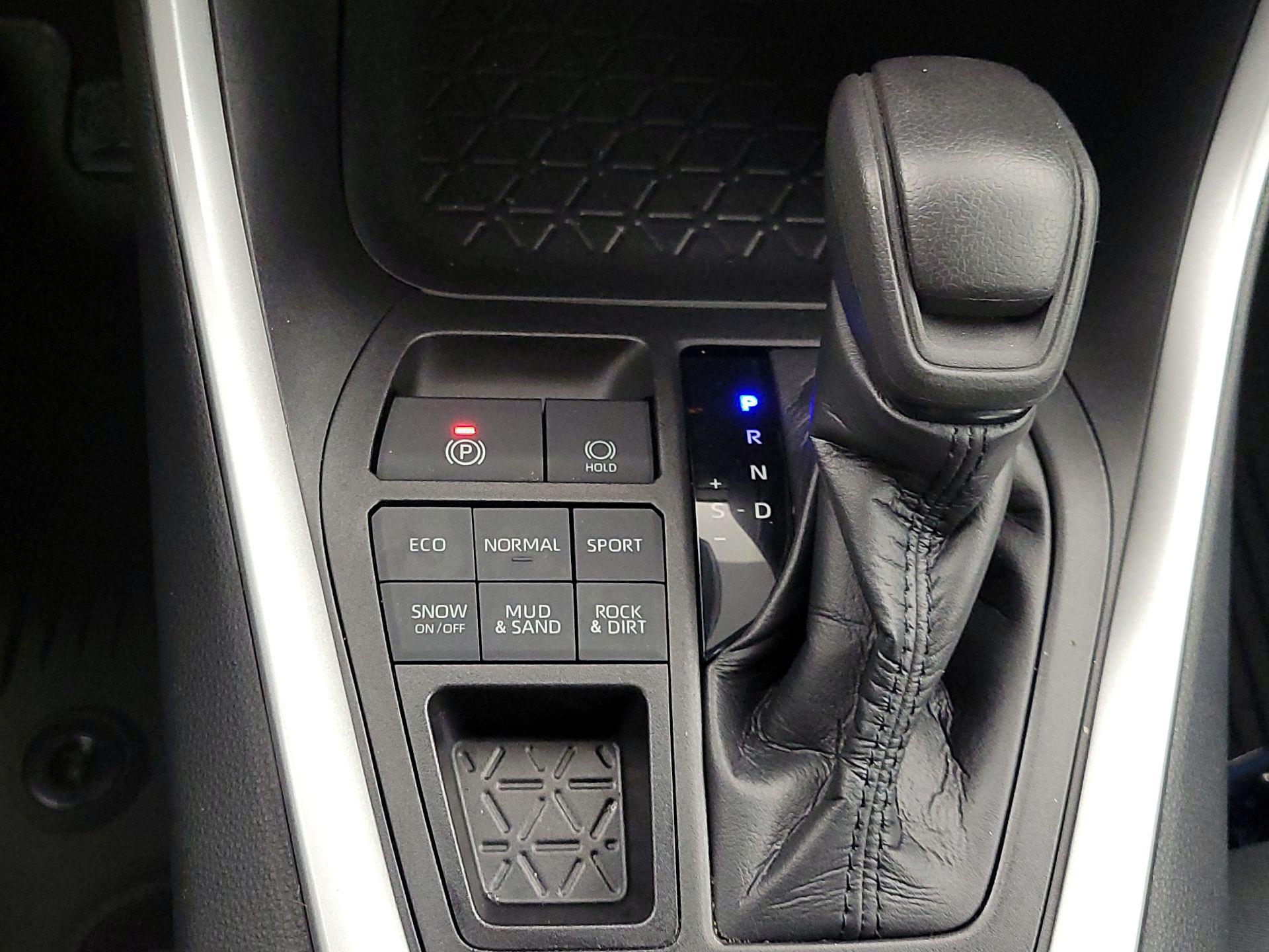 Thumbnail: 2021 Toyota RAV4 - 17