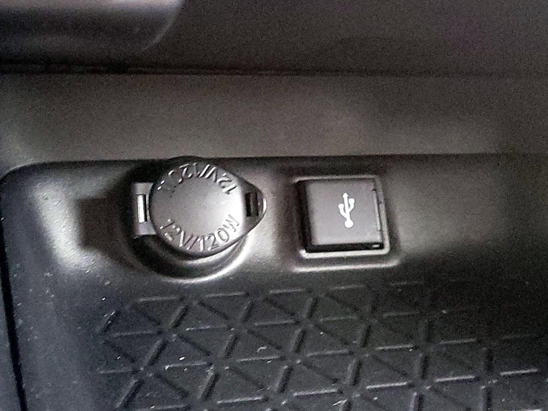 Thumbnail: 2021 Toyota RAV4 - 18