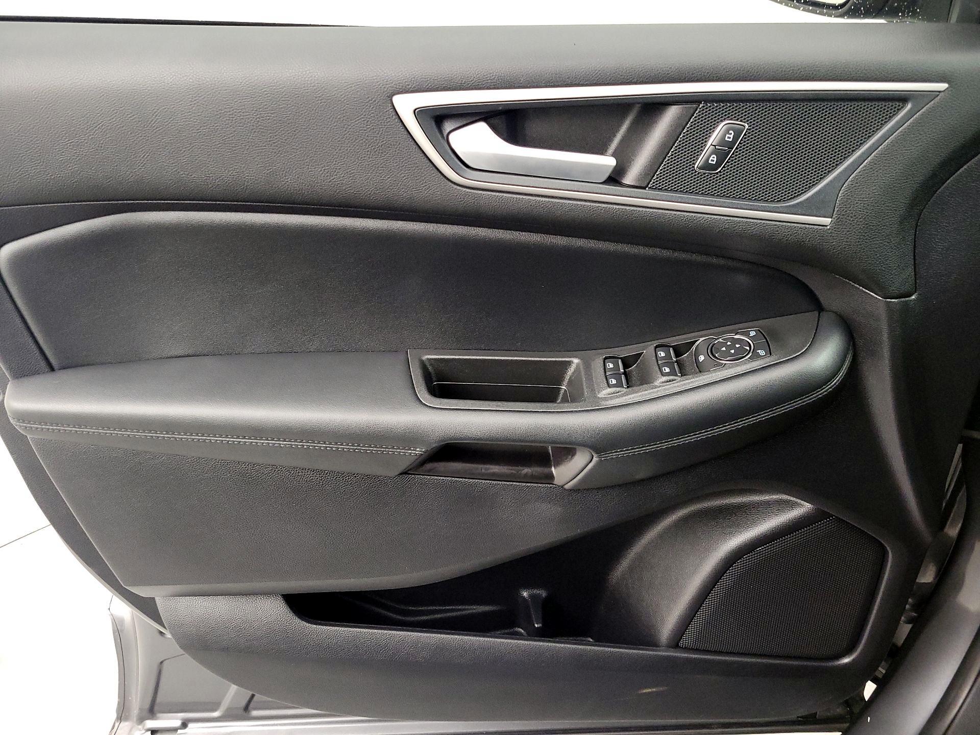 Thumbnail: 2021 Ford Edge - 12