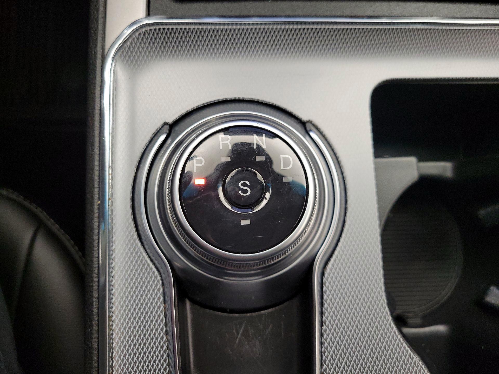 Thumbnail: 2021 Ford Edge - 18