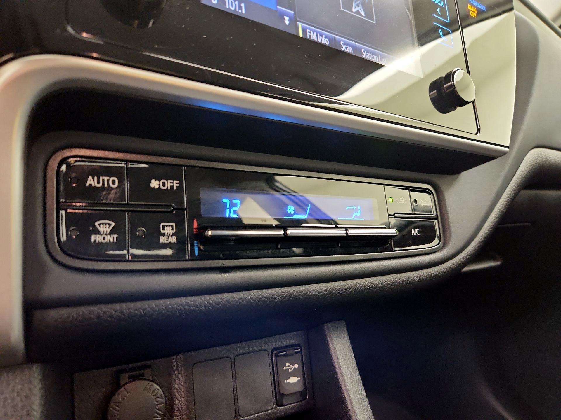 Thumbnail: 2019 Toyota Corolla - 16