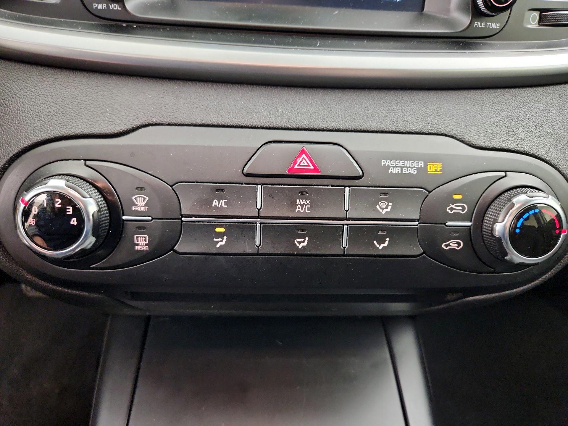 Thumbnail: 2019 Kia Sorento - 16