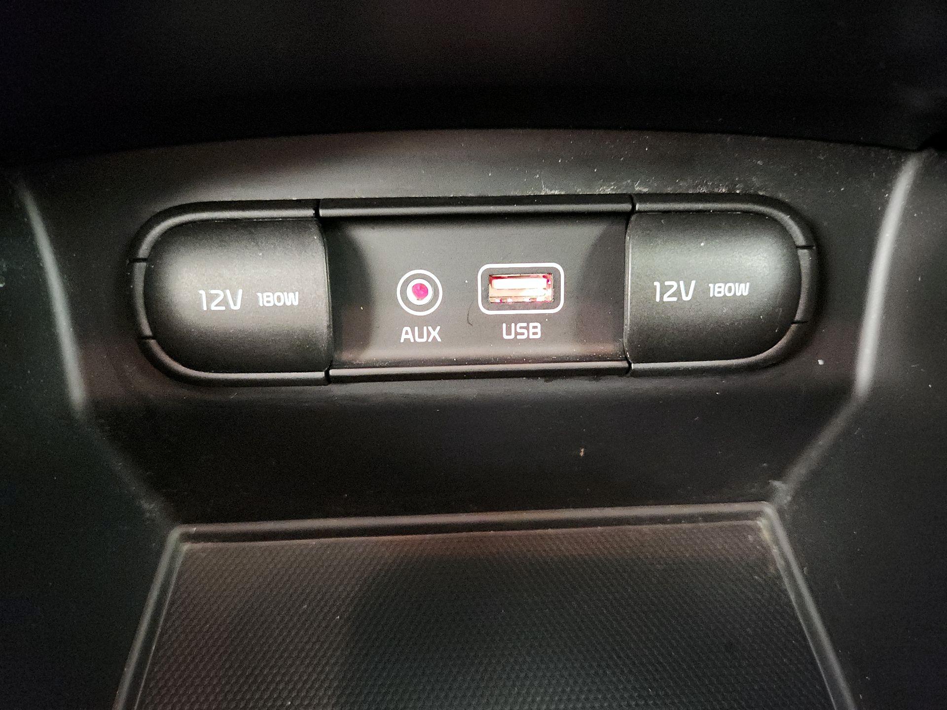 Thumbnail: 2019 Kia Sorento - 18