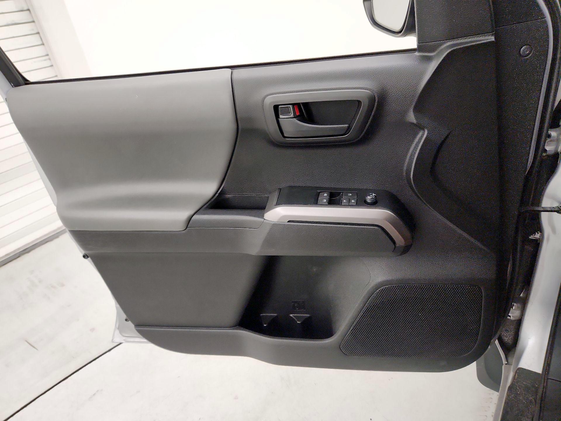 Thumbnail: 2021 Toyota Tacoma - 12