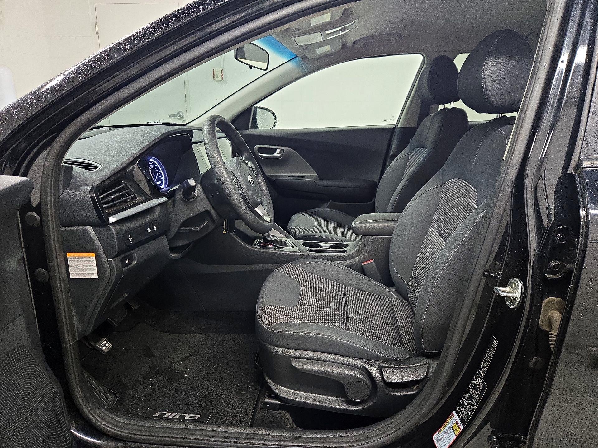 Thumbnail: 2020 Kia Niro - 11