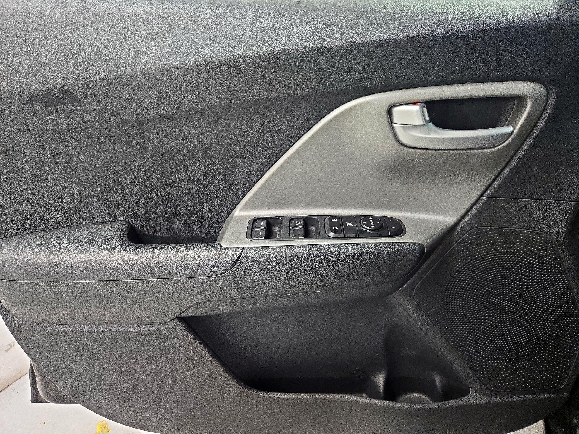 Thumbnail: 2020 Kia Niro - 12