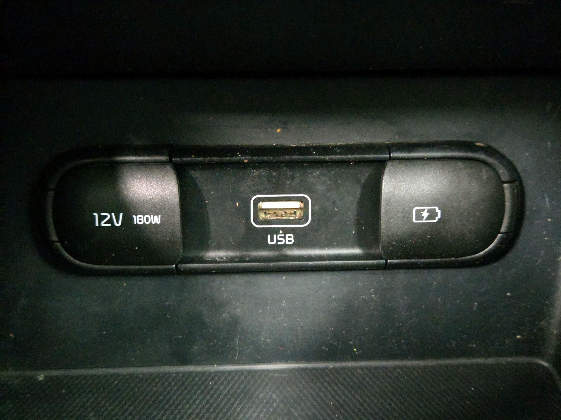 Thumbnail: 2020 Kia Niro - 18