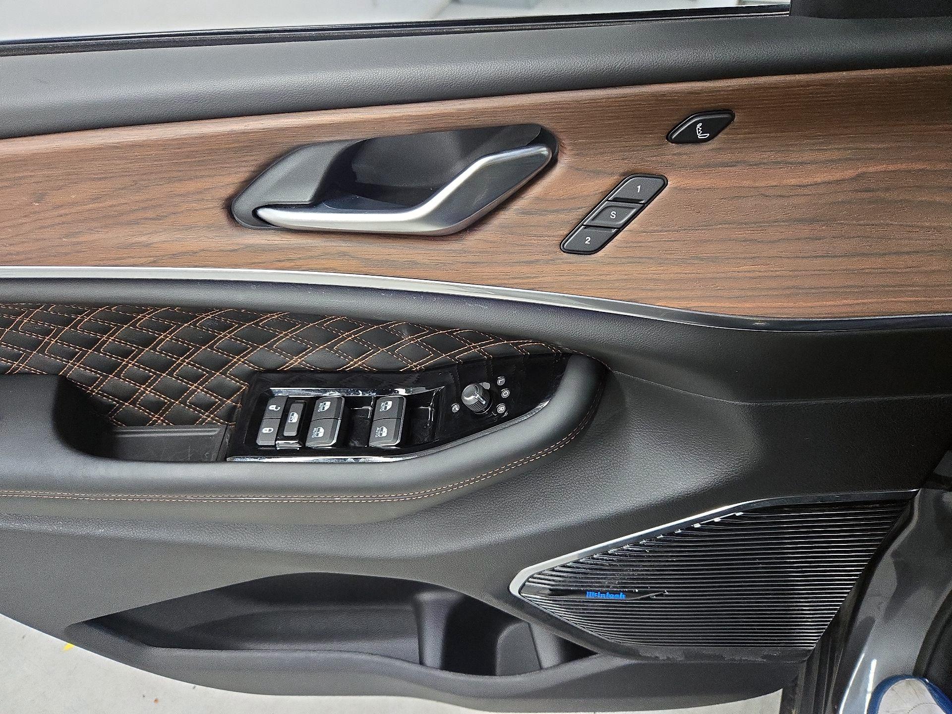 Thumbnail: 2022 Jeep Grand Cherokee - 12