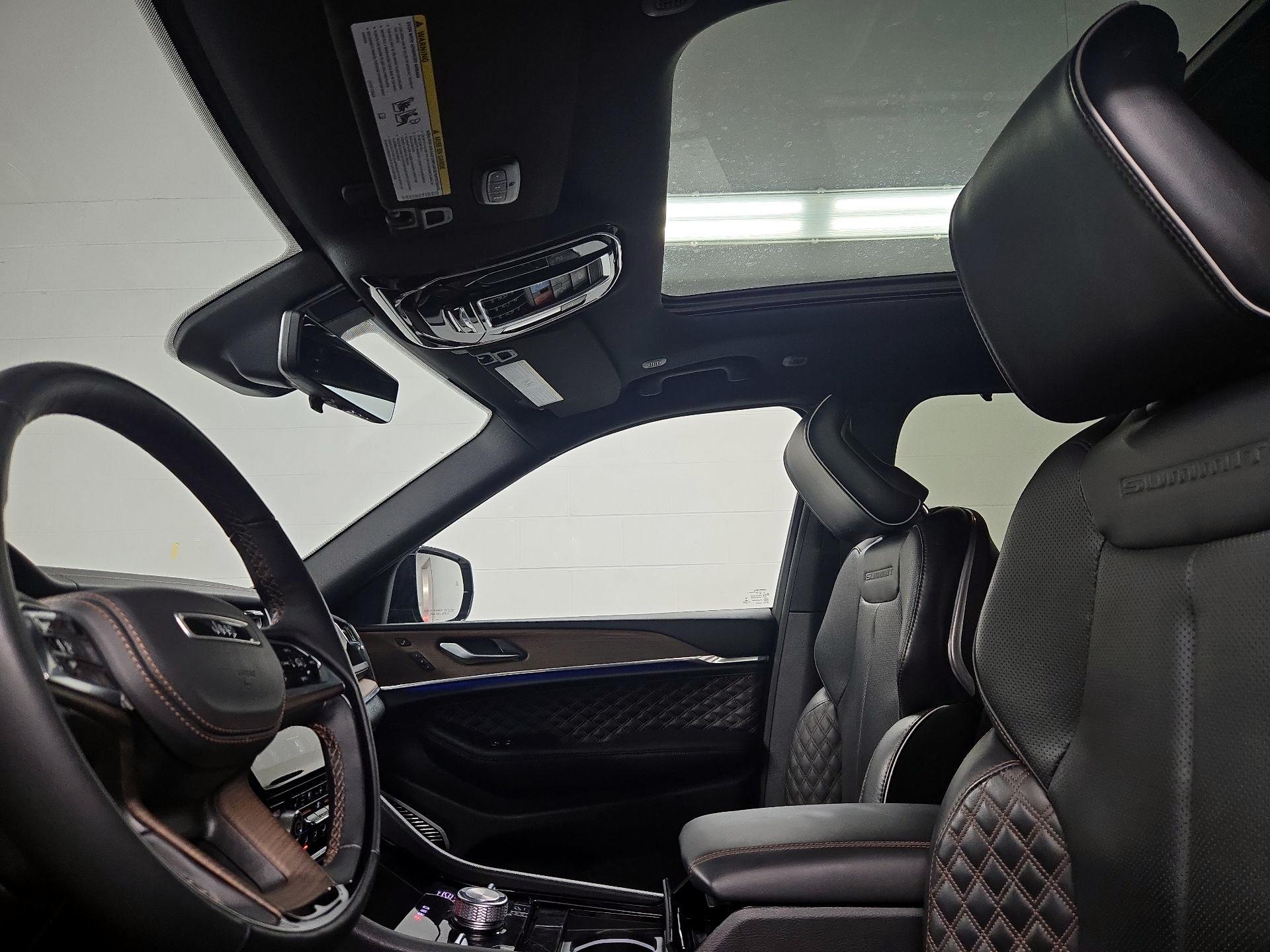 Thumbnail: 2022 Jeep Grand Cherokee - 20