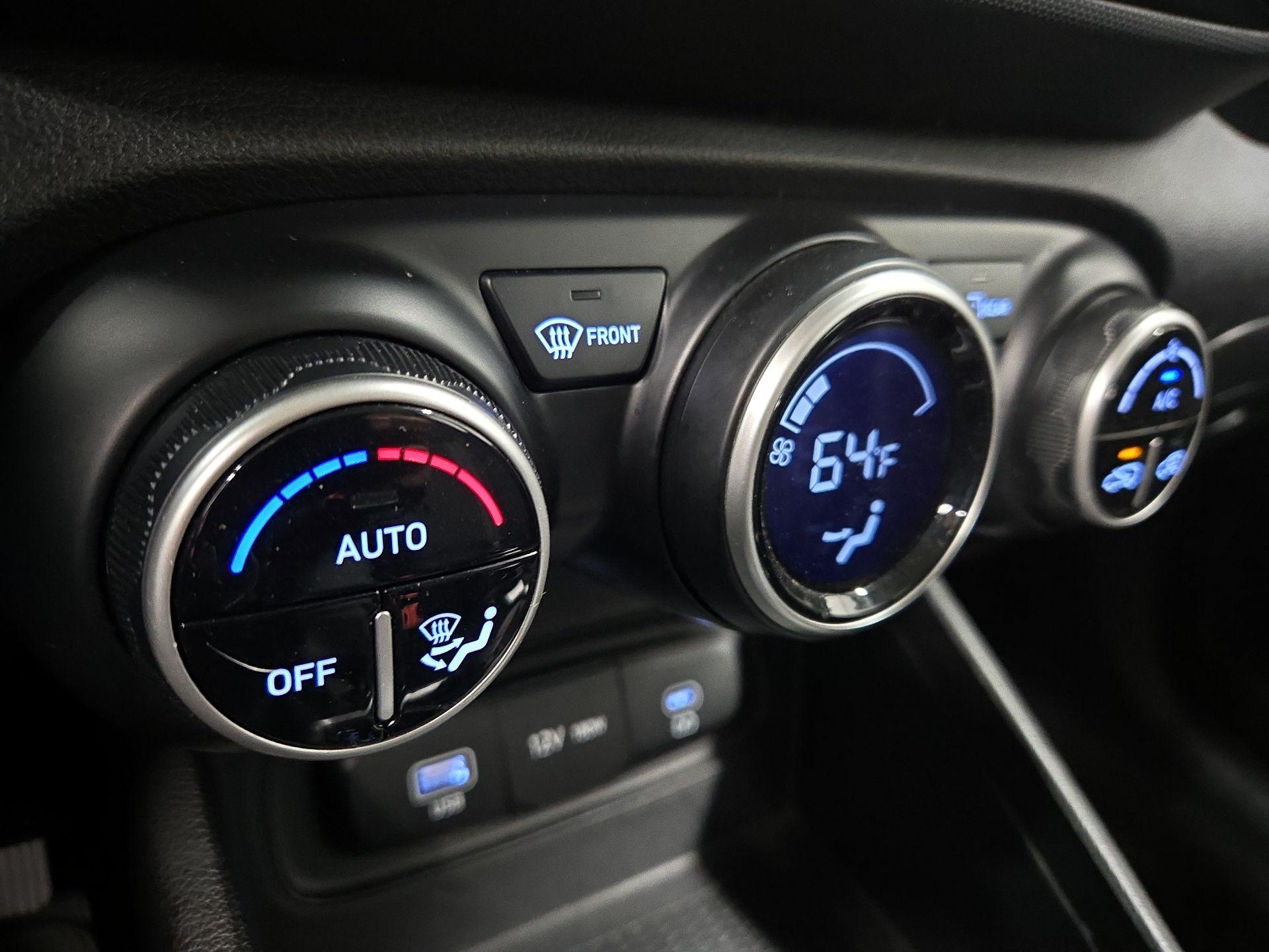 Thumbnail: 2023 Hyundai Venue - 16