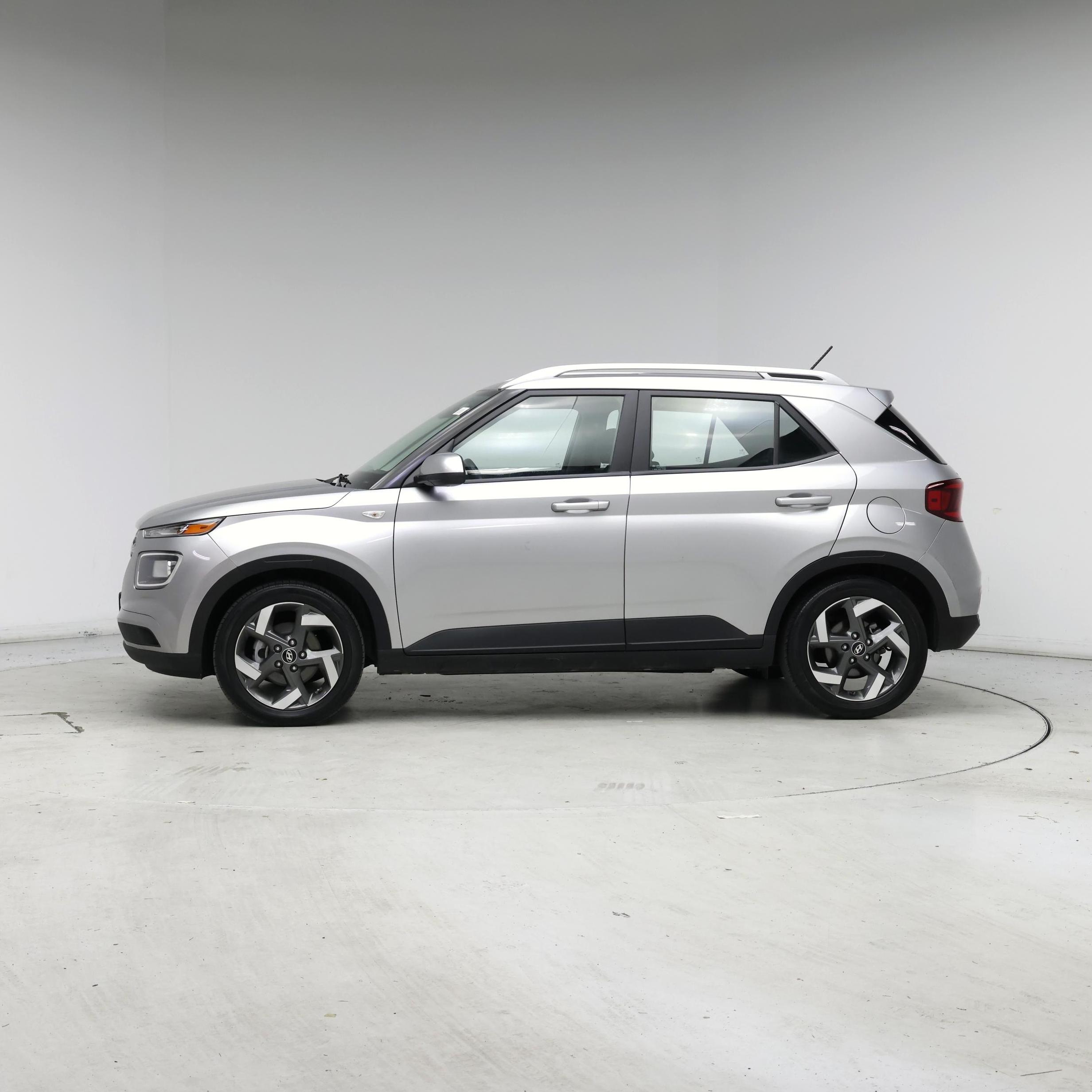 Thumbnail: 2023 Hyundai Venue - 3