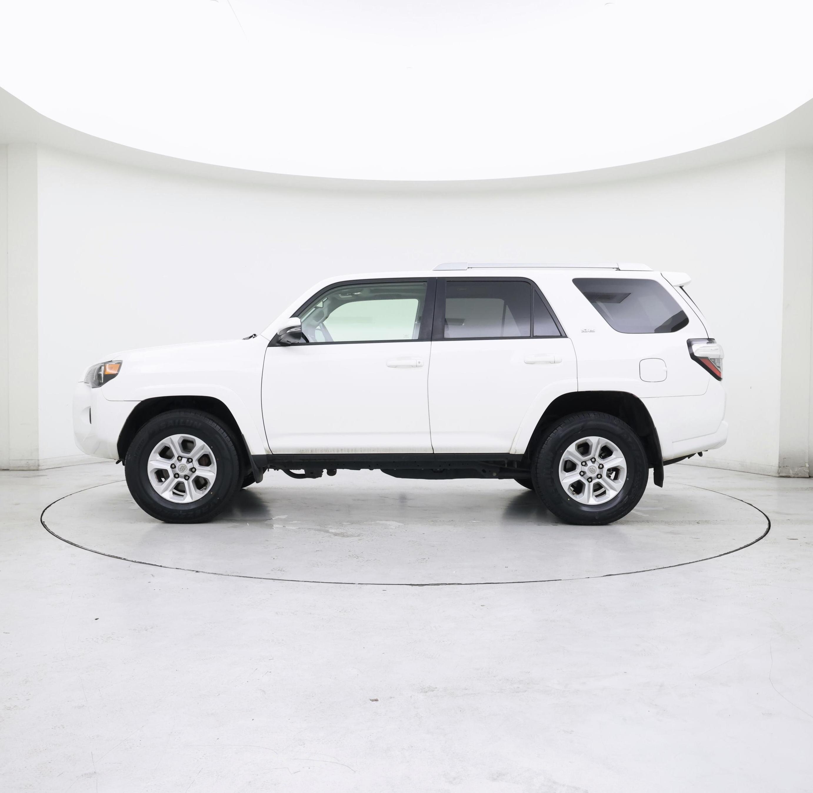 Thumbnail: 2018 Toyota 4Runner - 3