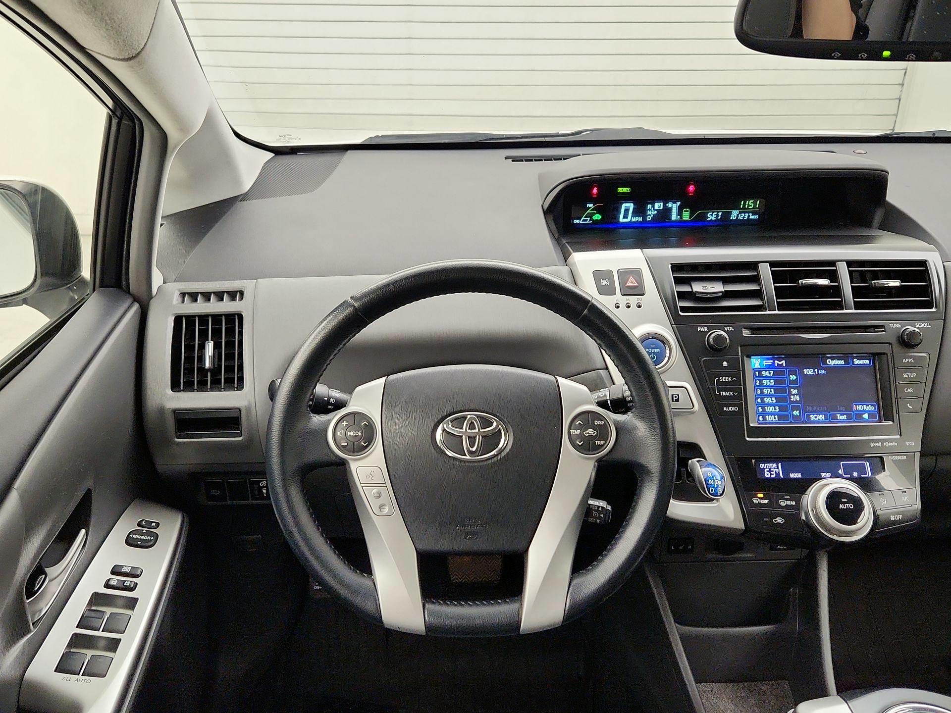 Thumbnail: 2014 Toyota Prius v - 10