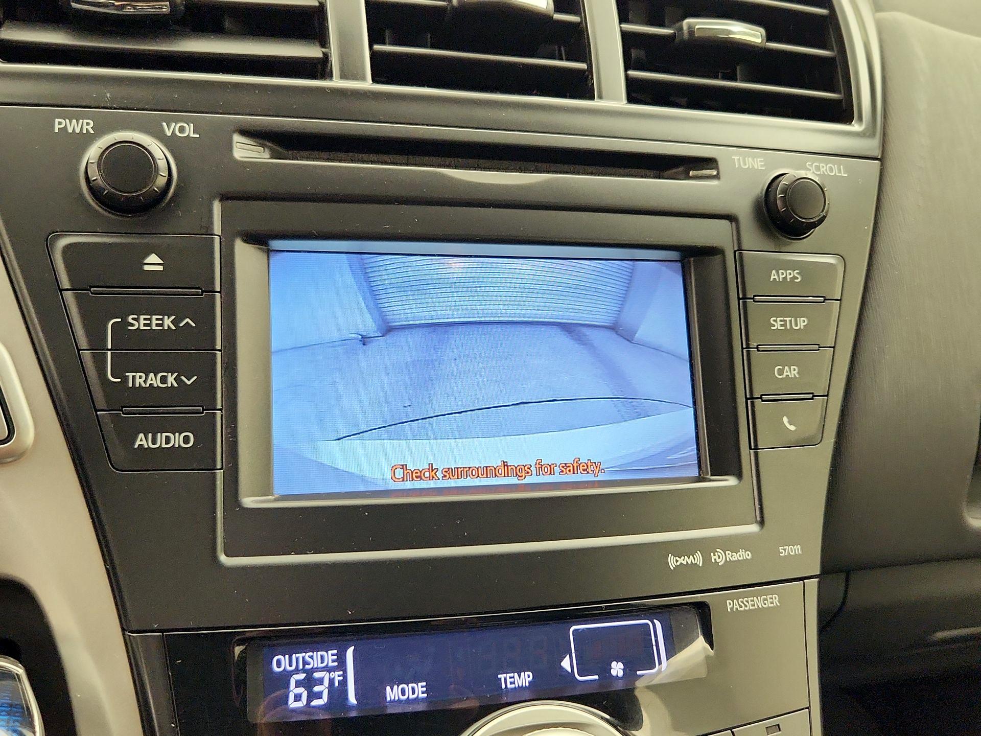 Thumbnail: 2014 Toyota Prius v - 14