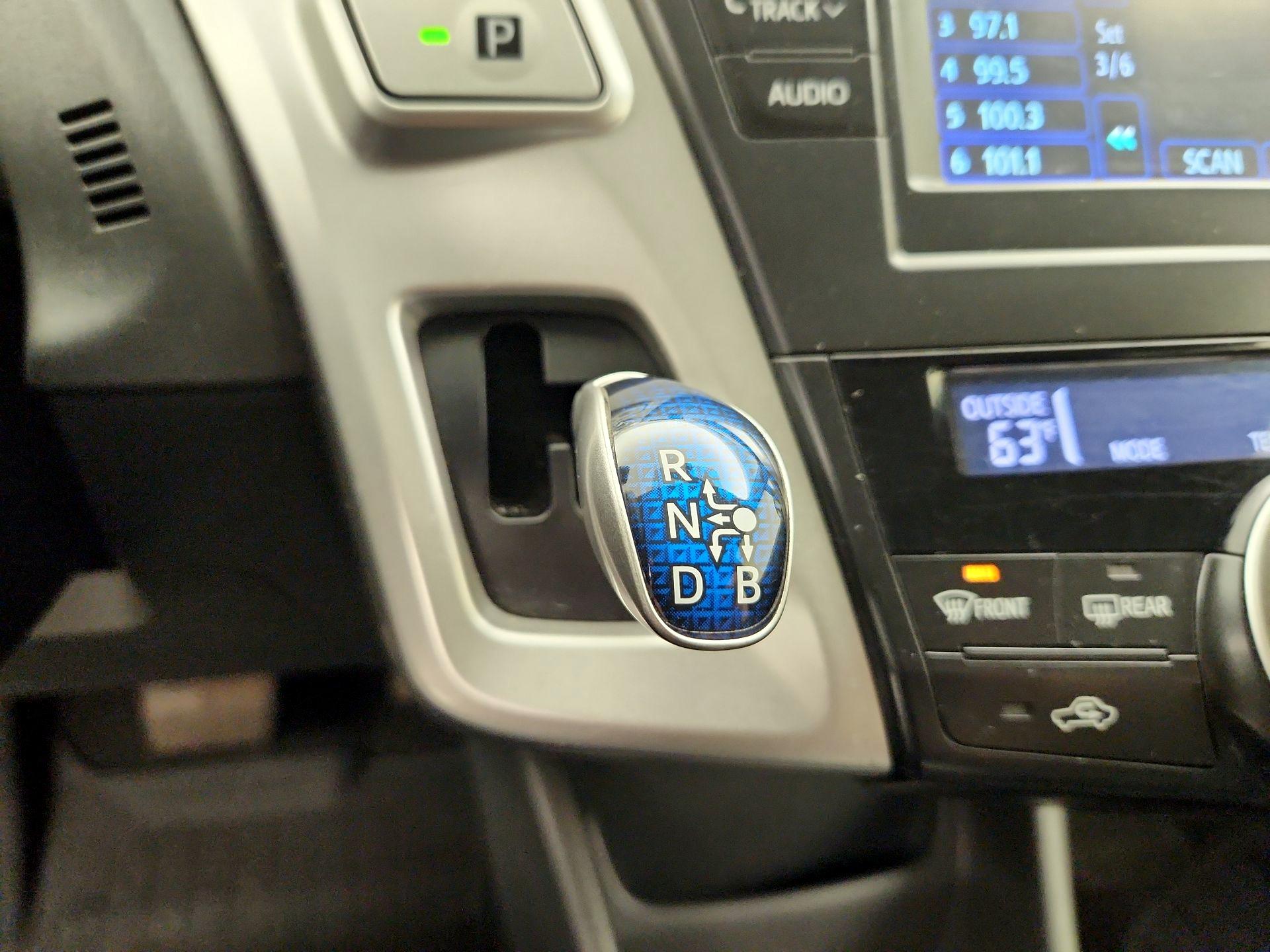 Thumbnail: 2014 Toyota Prius v - 17