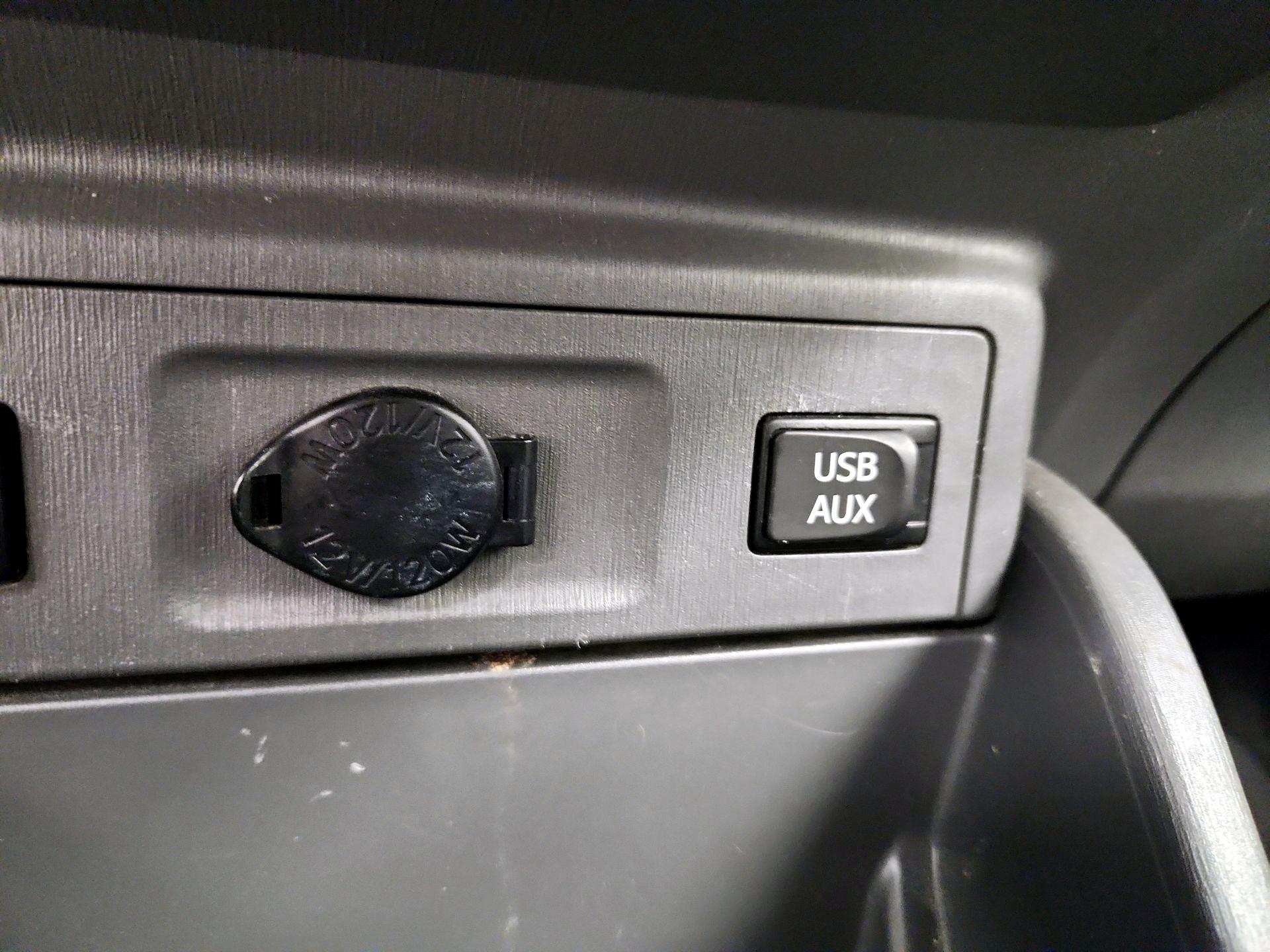 Thumbnail: 2014 Toyota Prius v - 18