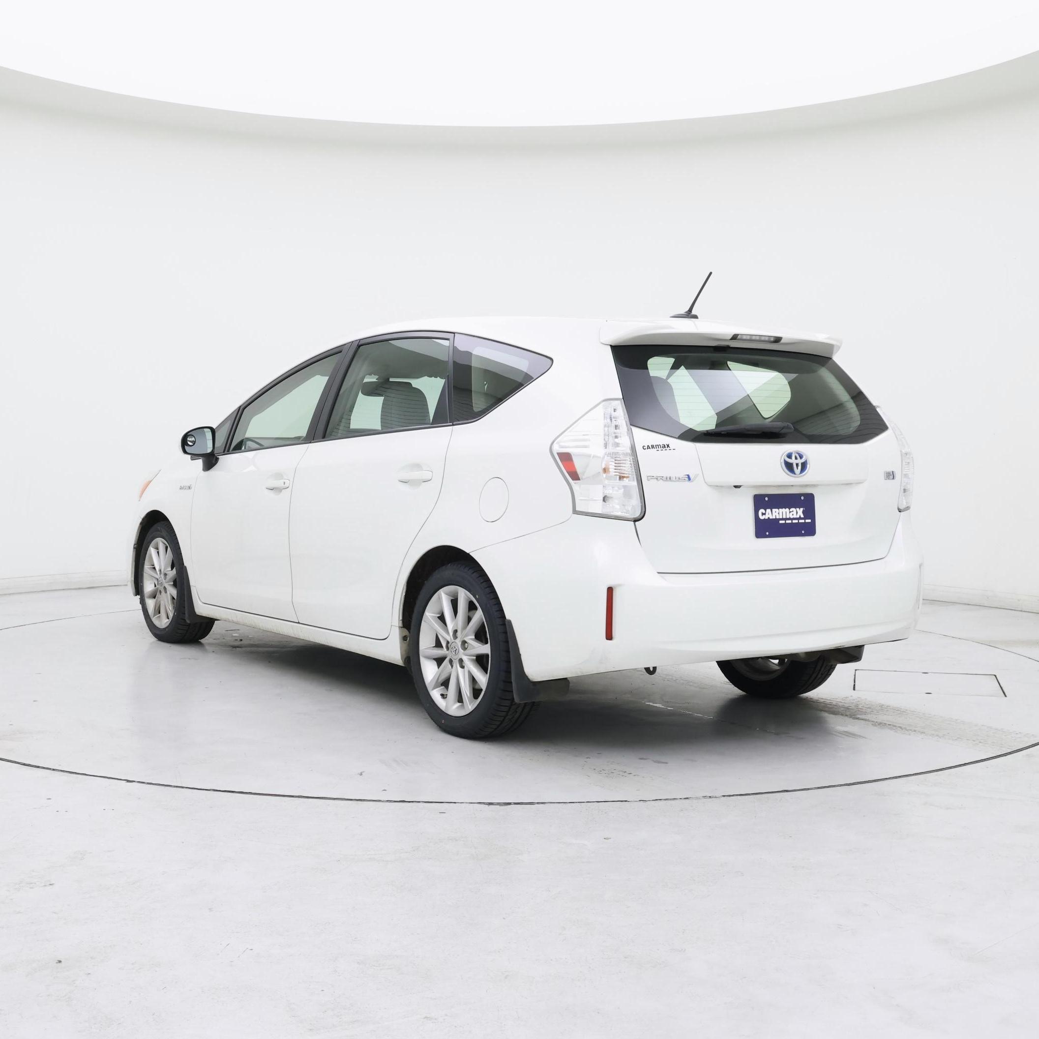Thumbnail: 2014 Toyota Prius v - 2