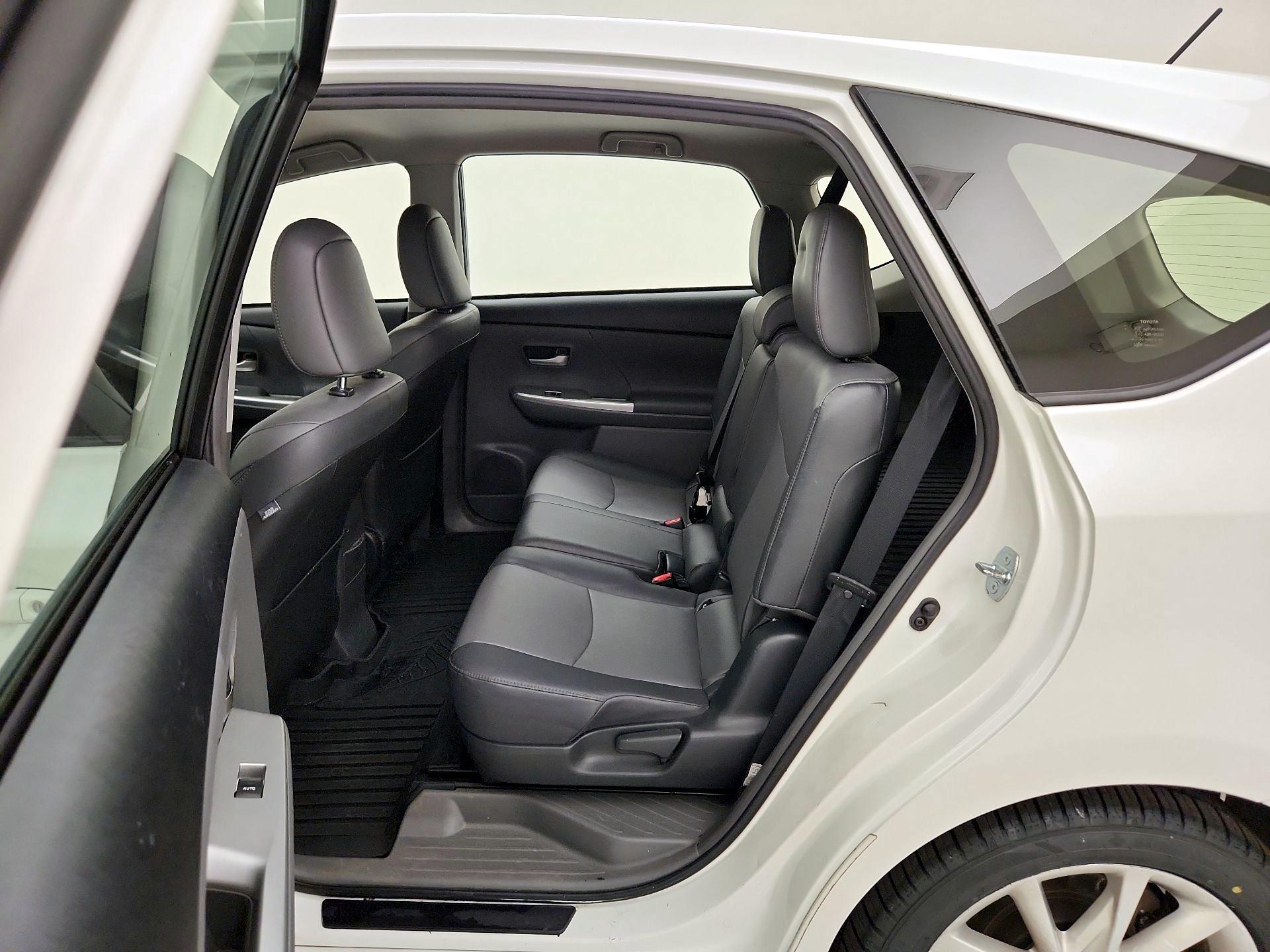 Thumbnail: 2014 Toyota Prius v - 19