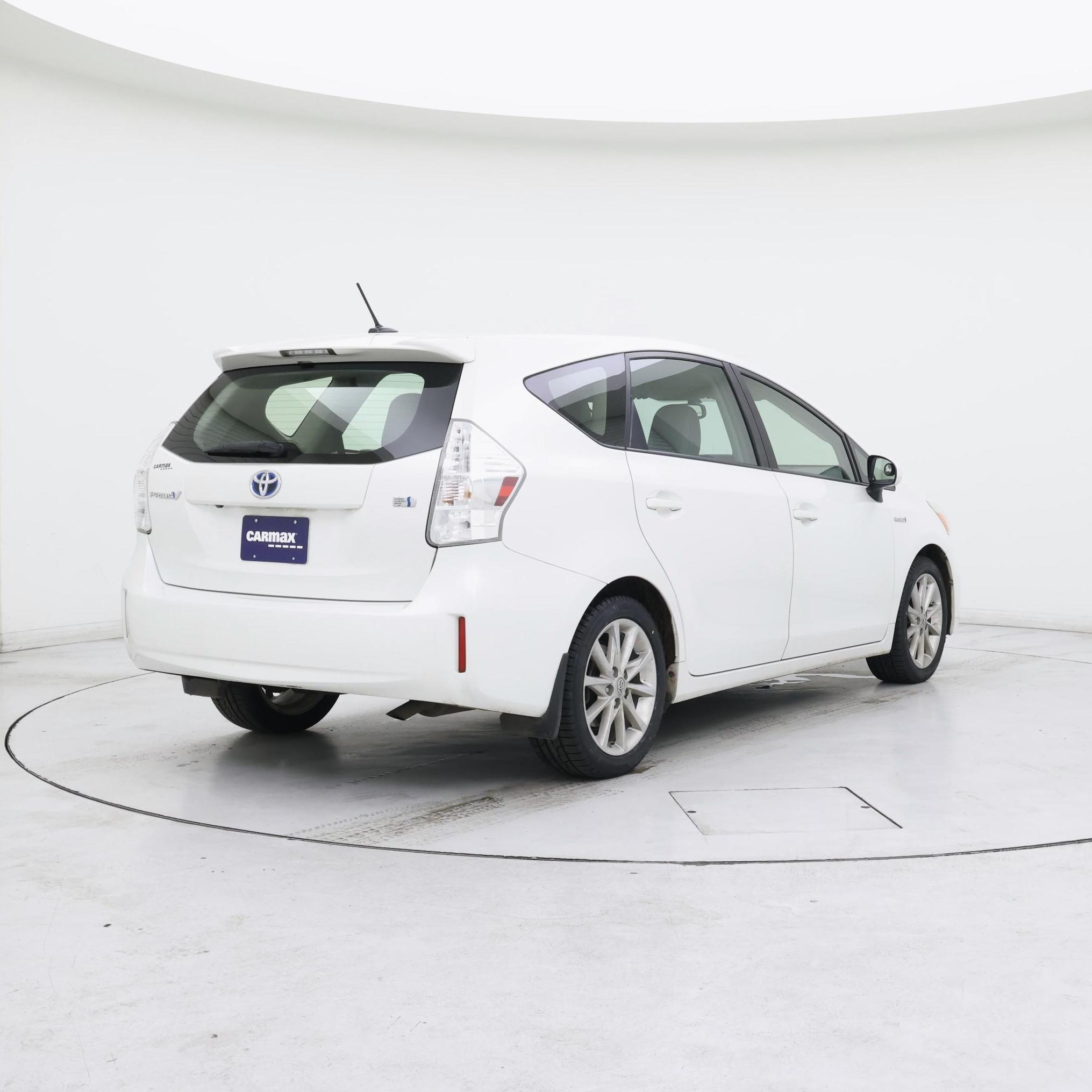 Thumbnail: 2014 Toyota Prius v - 8