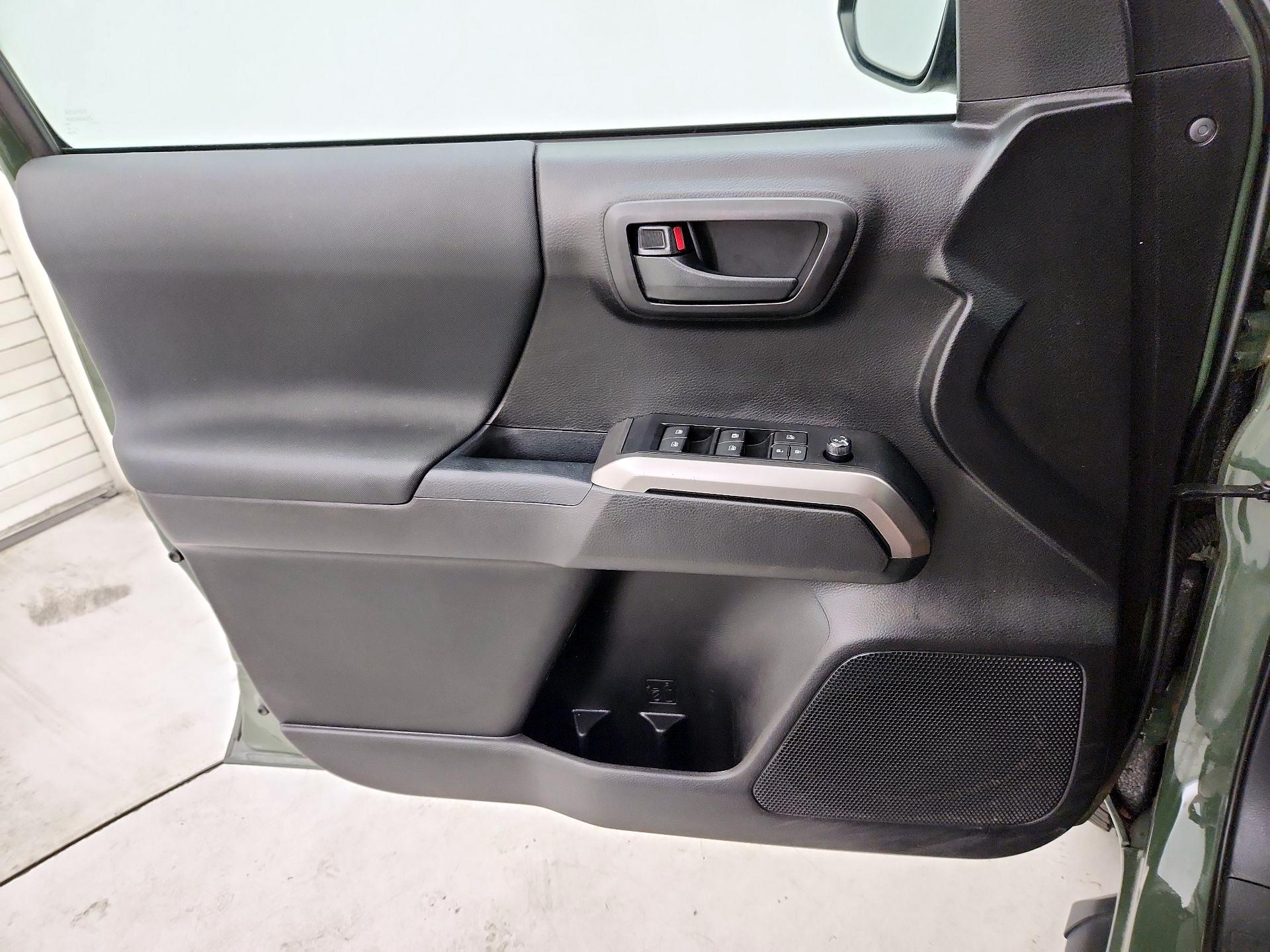 Thumbnail: 2021 Toyota Tacoma - 12