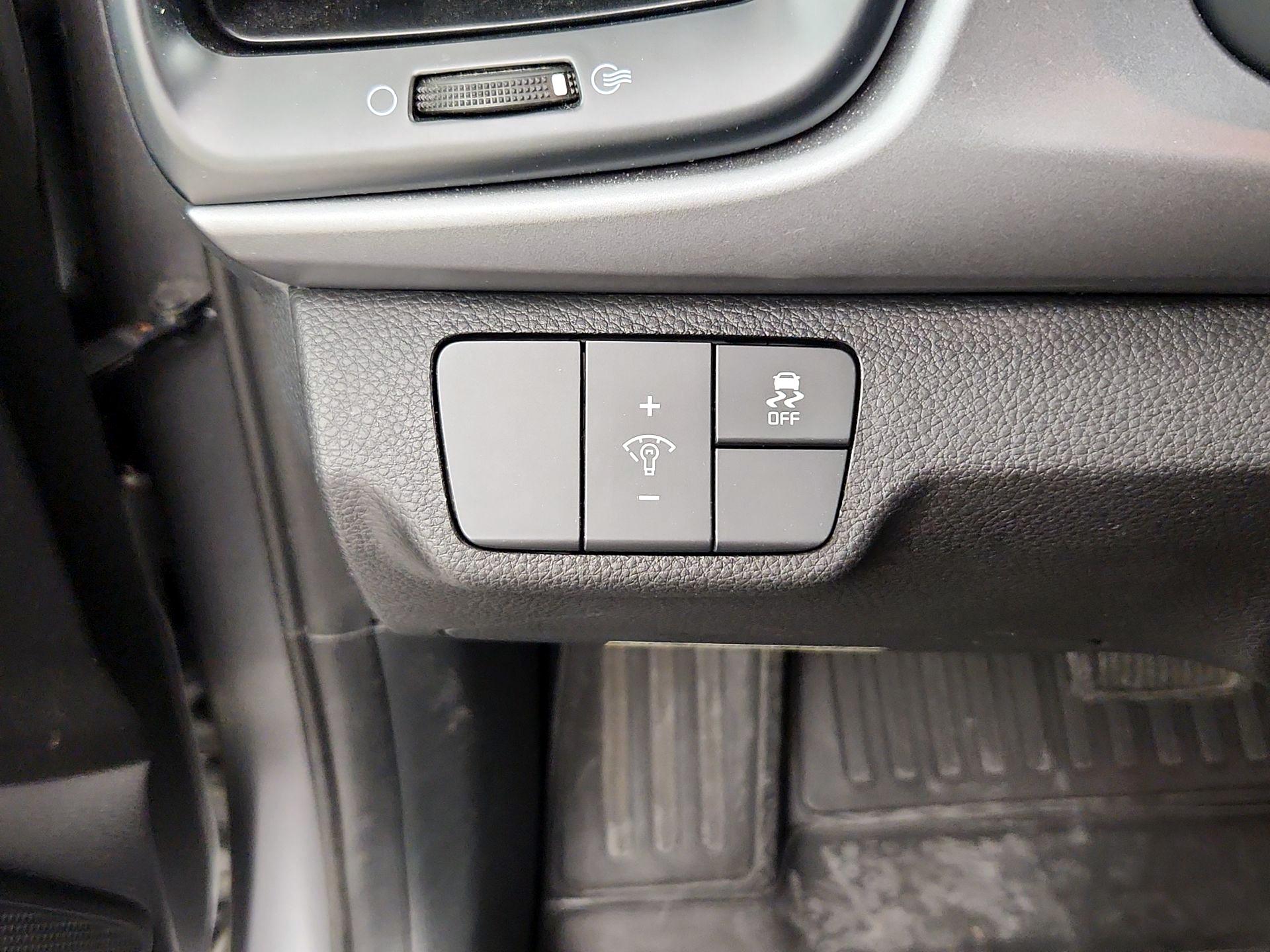 Thumbnail: 2021 Kia Rio - 13