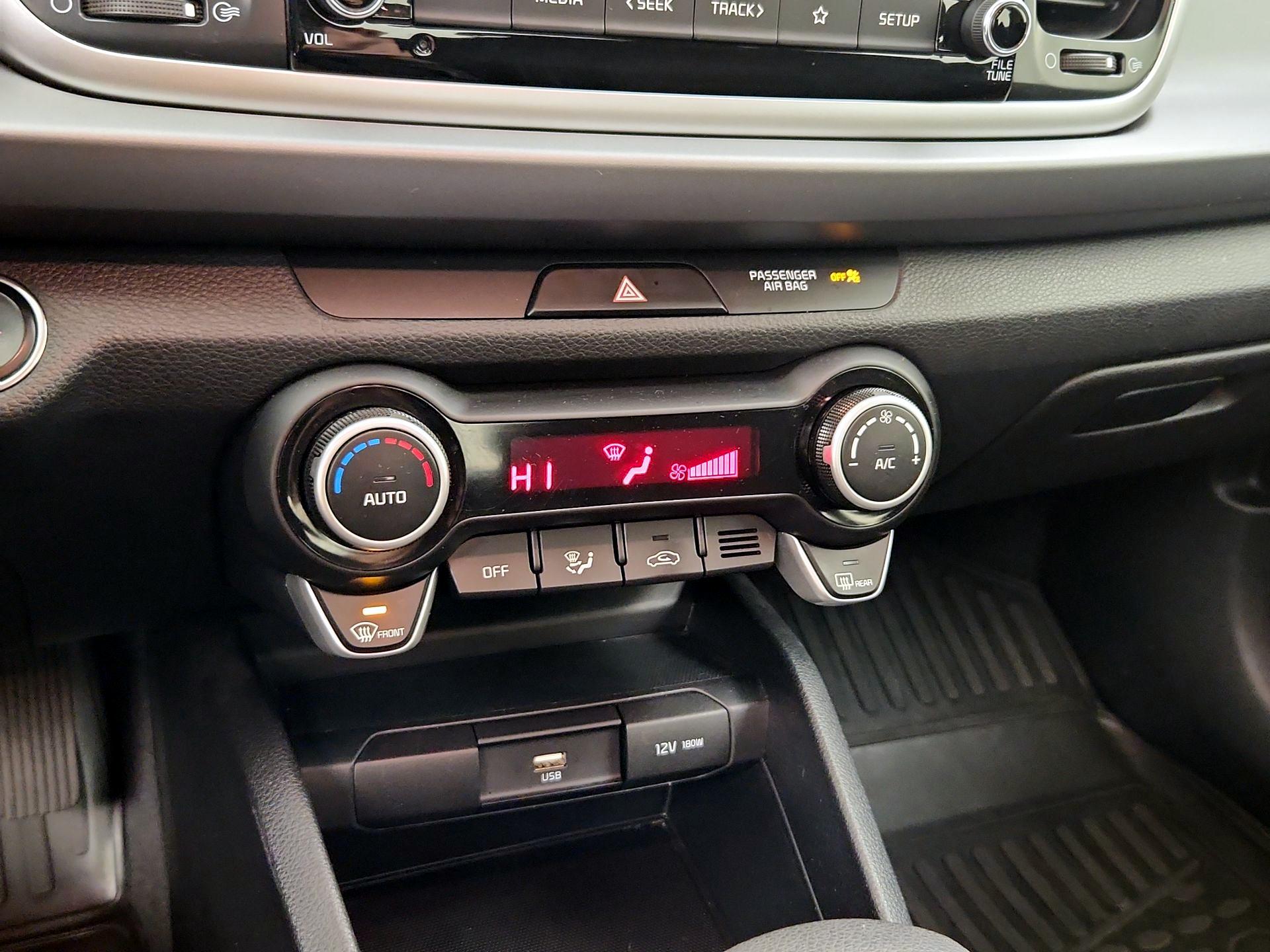 Thumbnail: 2021 Kia Rio - 16