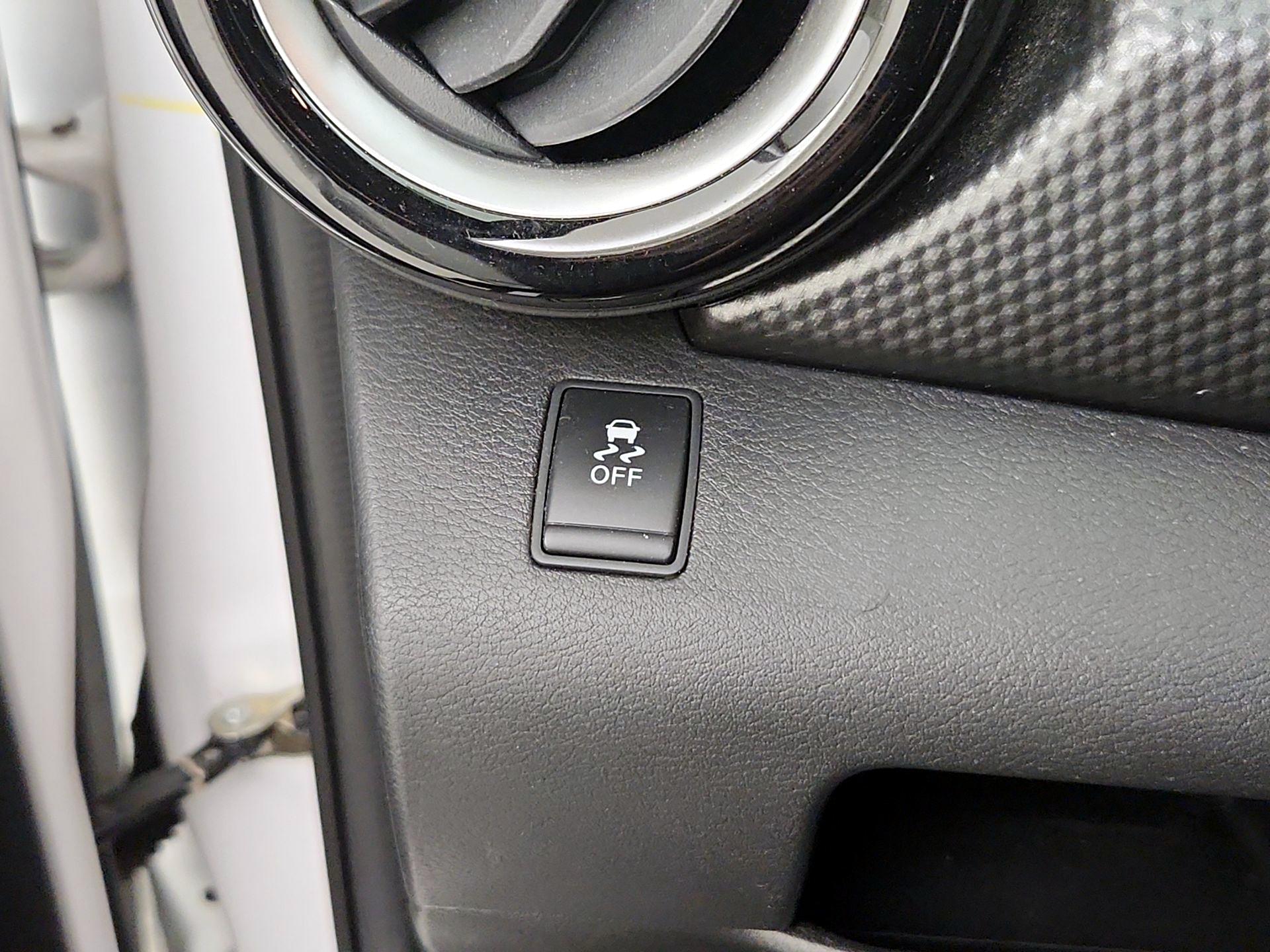 Thumbnail: 2018 Nissan Kicks - 13