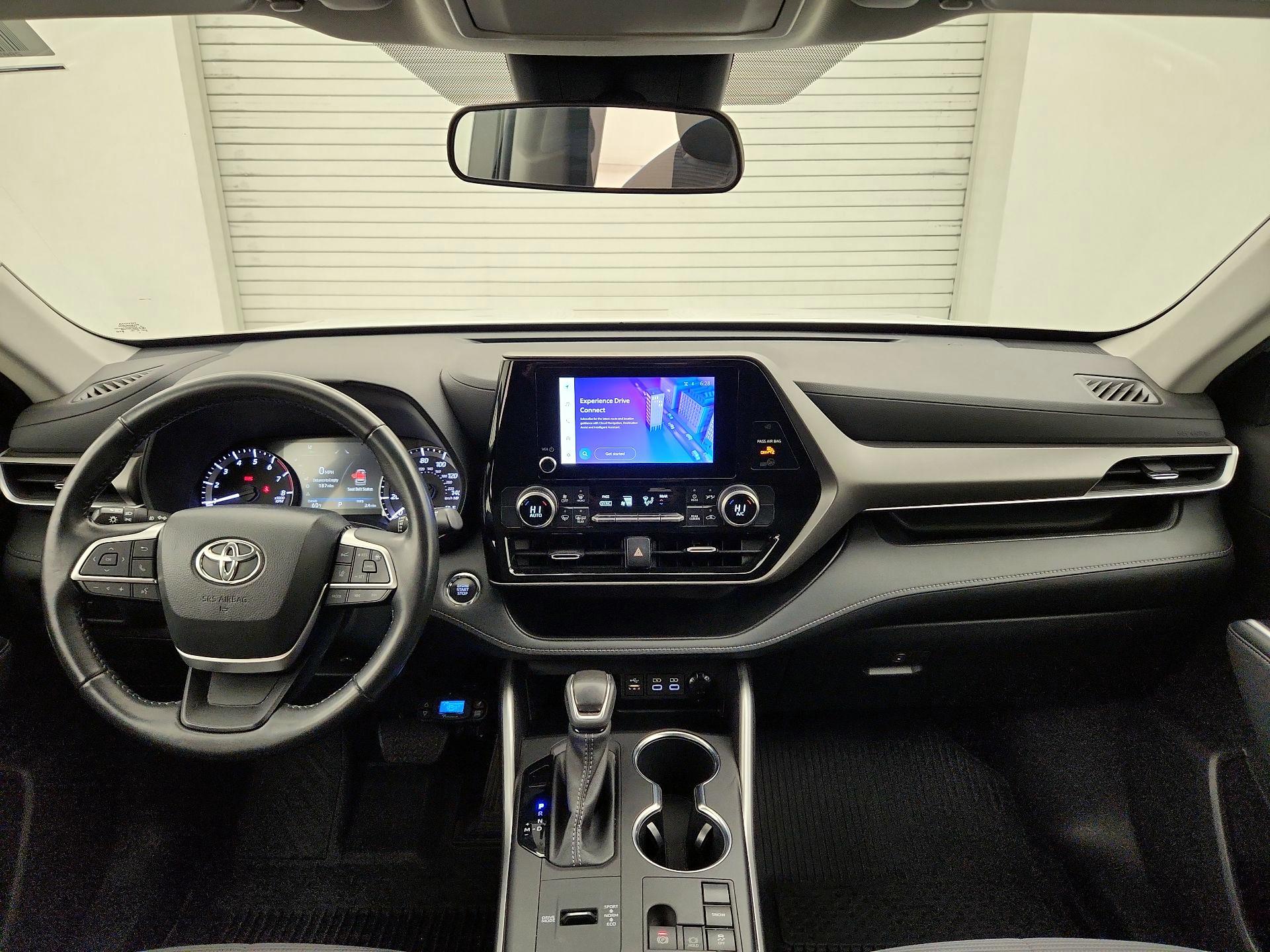 Thumbnail: 2023 Toyota Highlander - 9