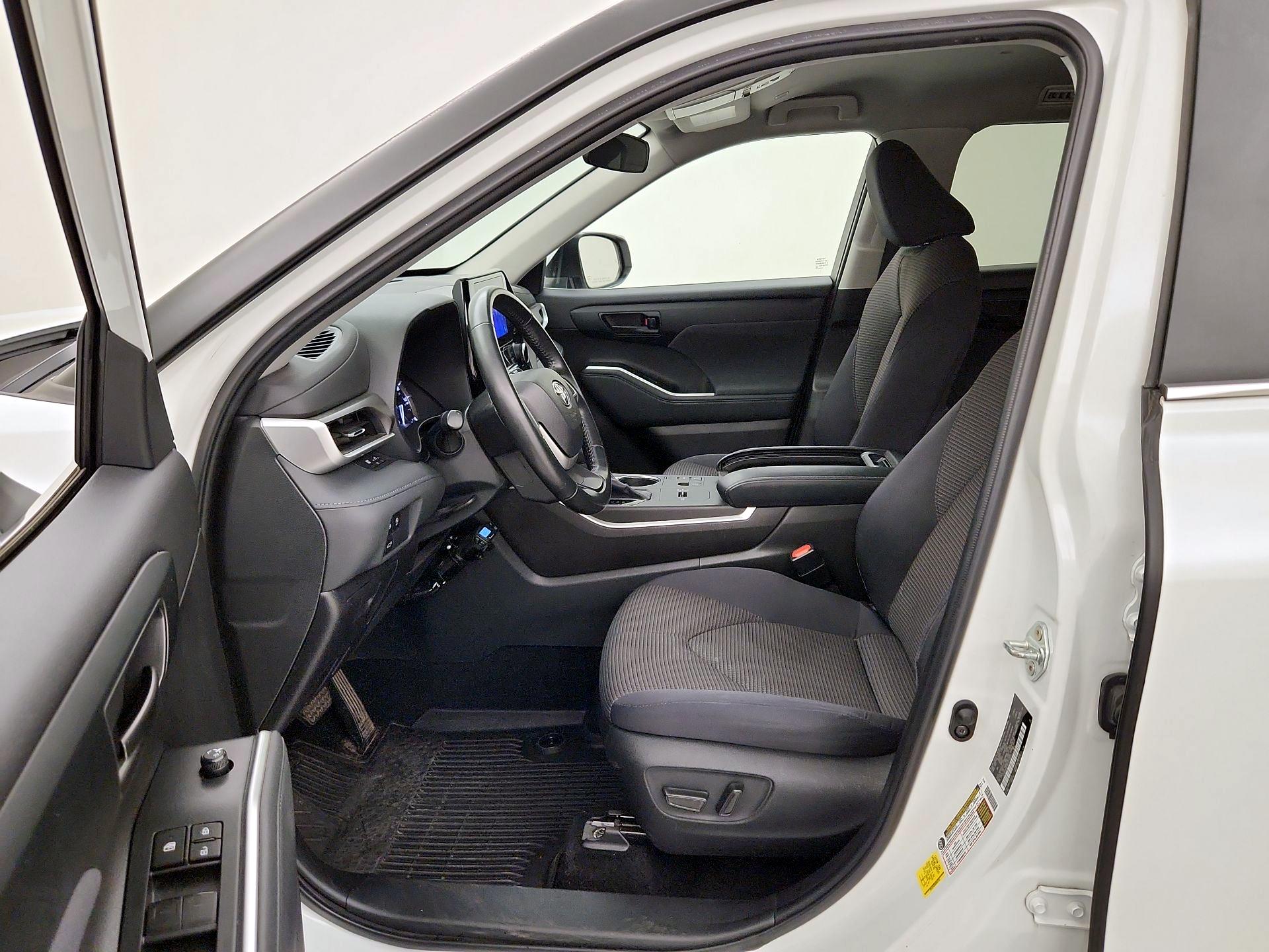 Thumbnail: 2023 Toyota Highlander - 11