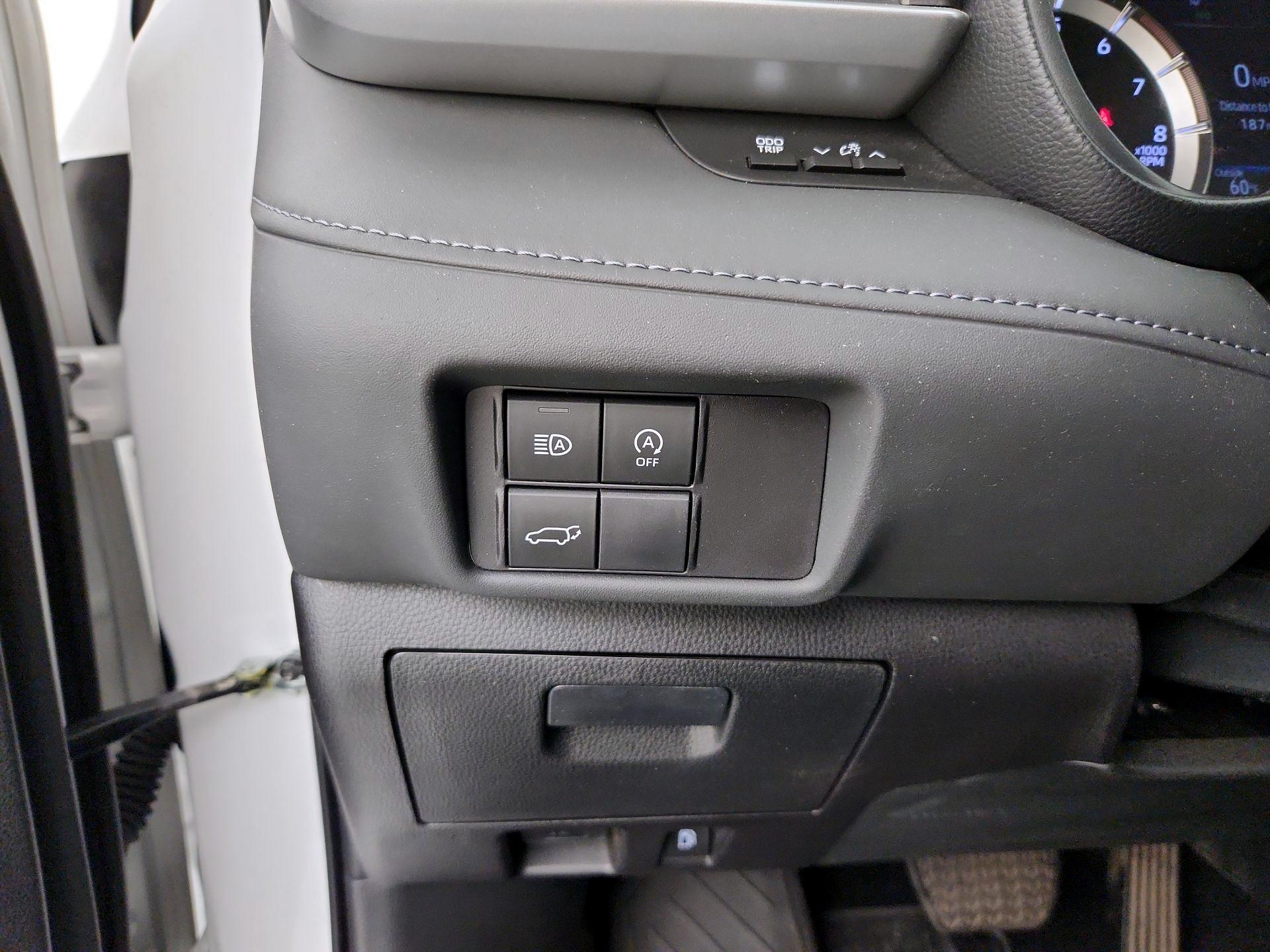 Thumbnail: 2023 Toyota Highlander - 13