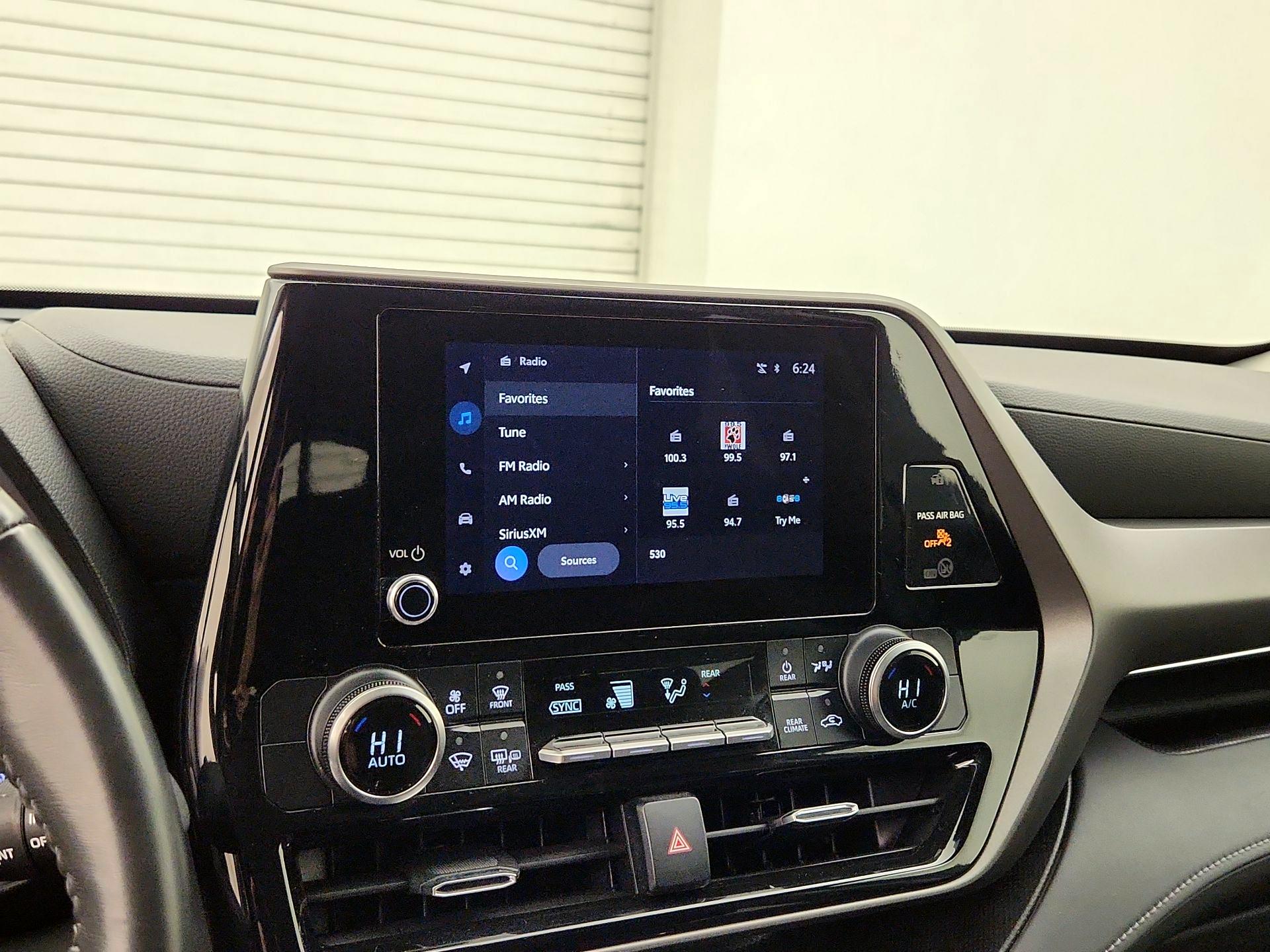 Thumbnail: 2023 Toyota Highlander - 15