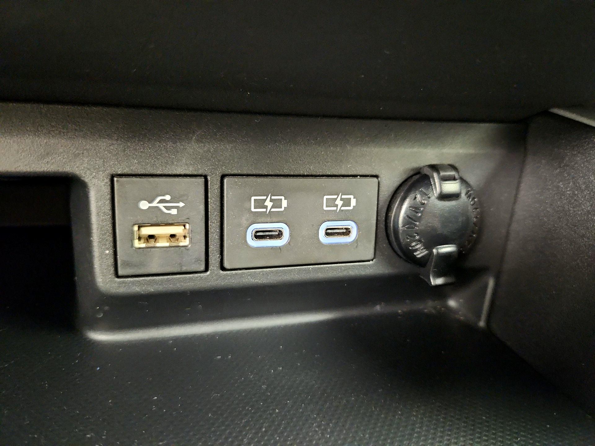 Thumbnail: 2023 Toyota Highlander - 18