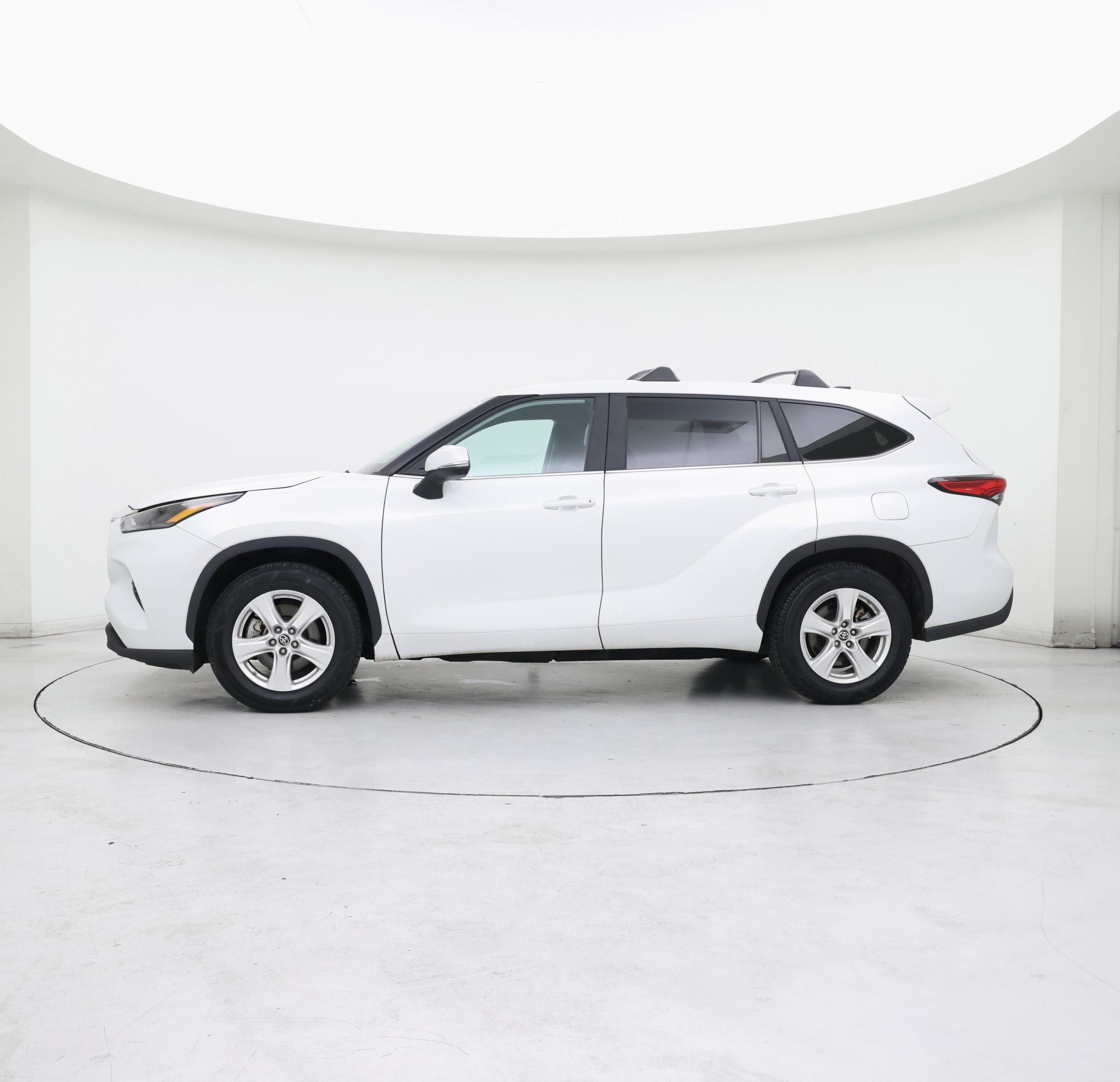 Thumbnail: 2023 Toyota Highlander - 3