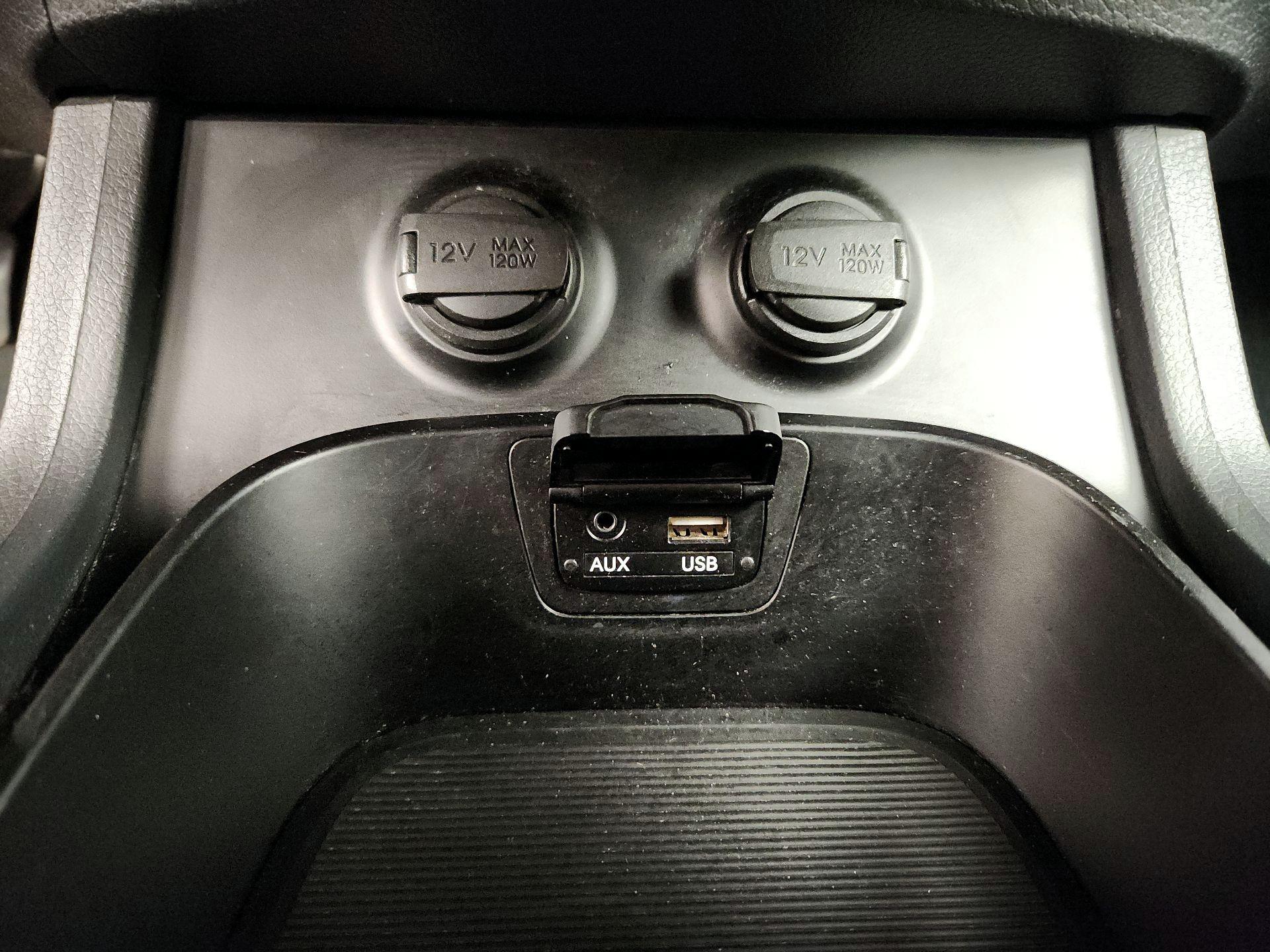 Thumbnail: 2016 Hyundai Santa Fe - 17