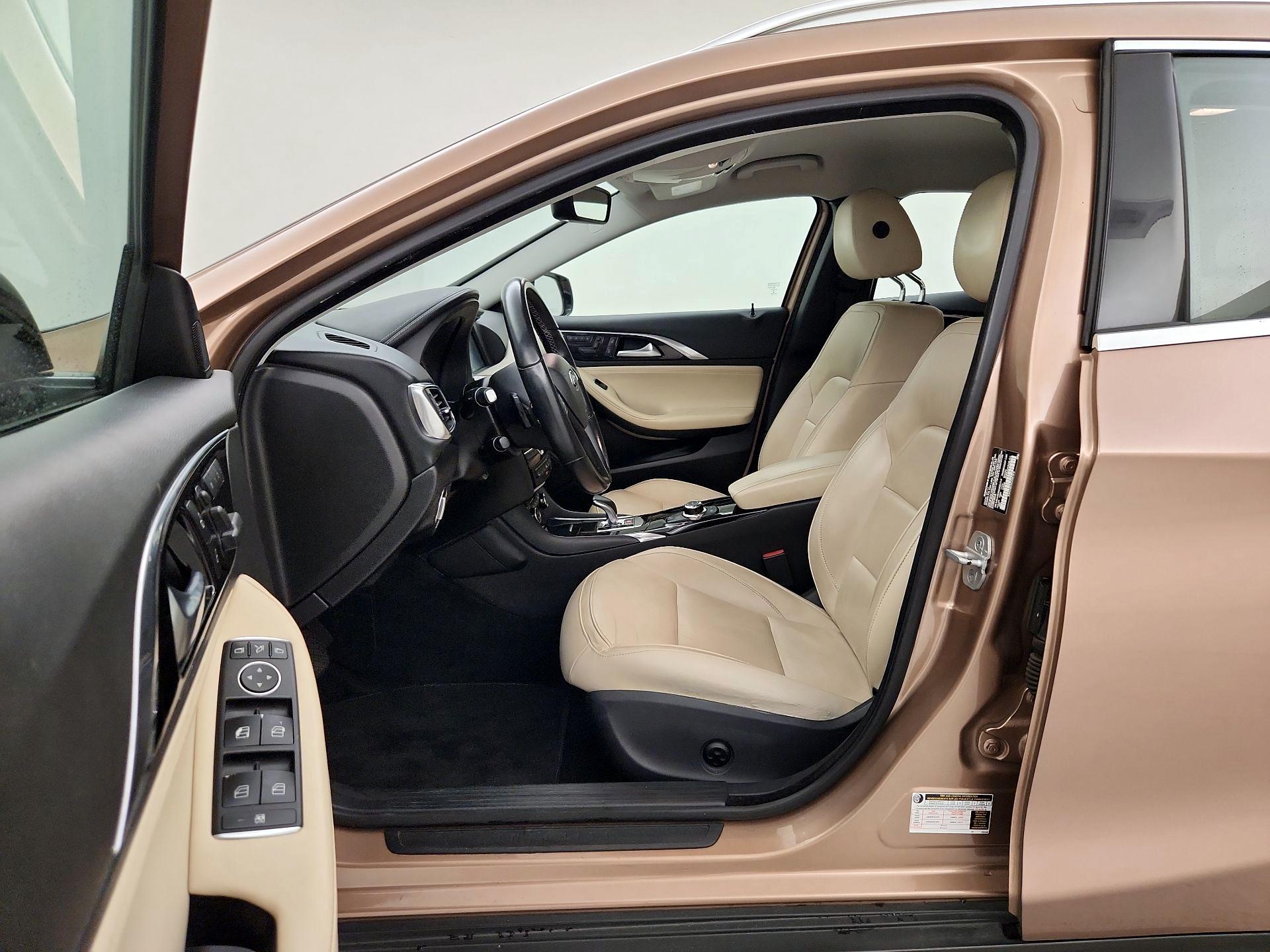 Thumbnail: 2018 INFINITI QX30 - 11