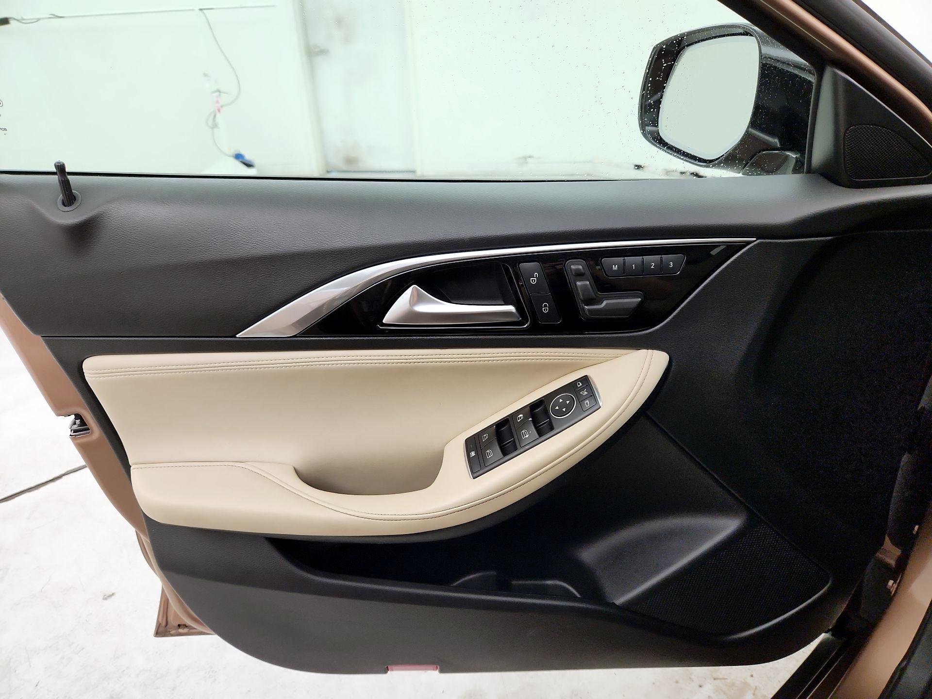 Thumbnail: 2018 INFINITI QX30 - 12