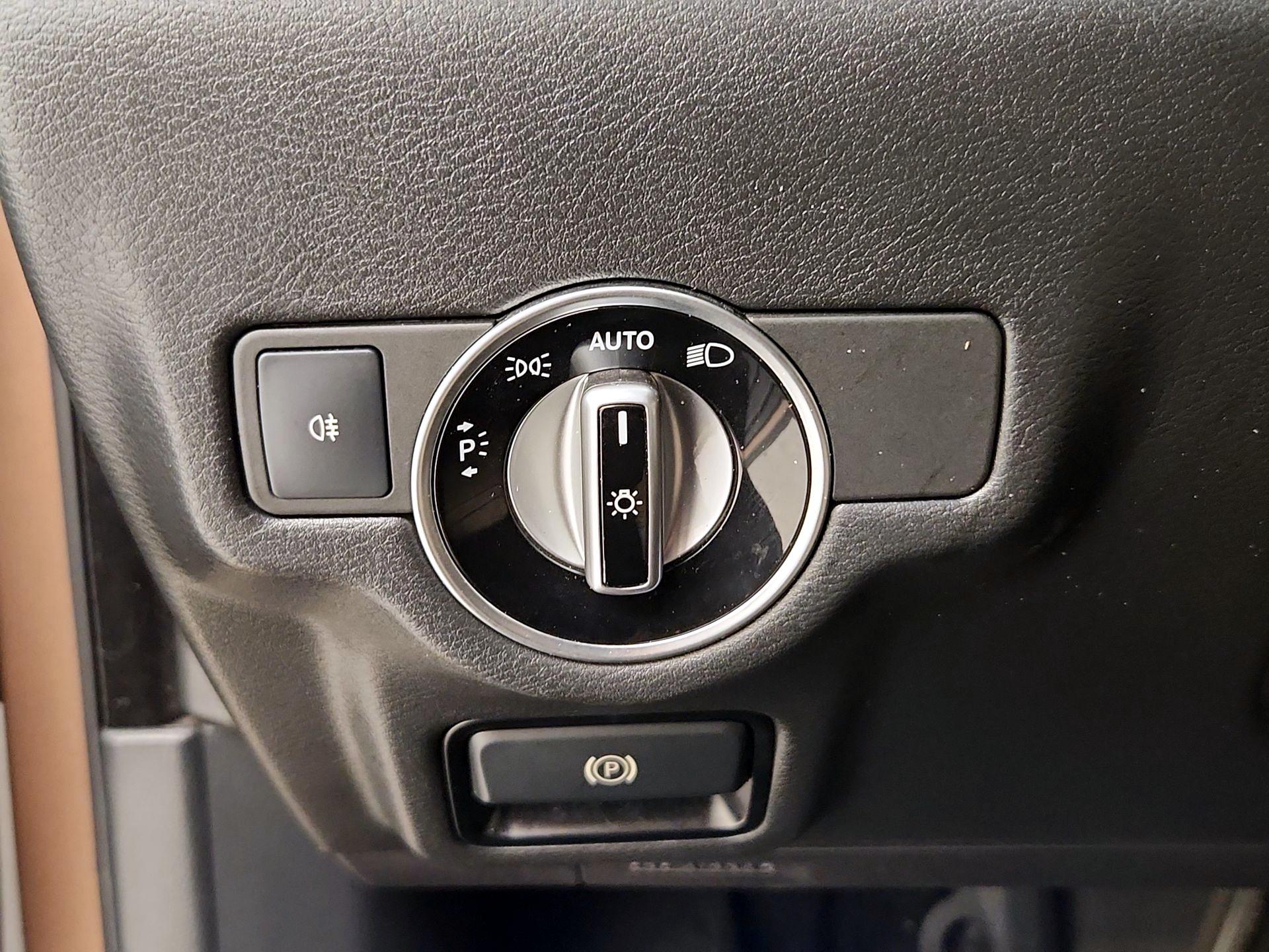 Thumbnail: 2018 INFINITI QX30 - 13